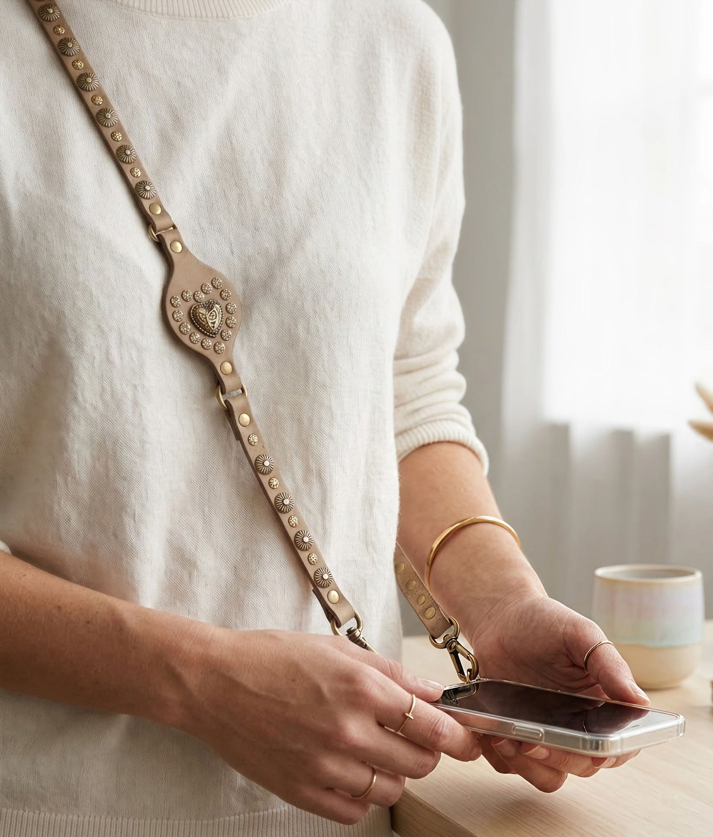 Mobile Shoulder Strap With Studs In Ice