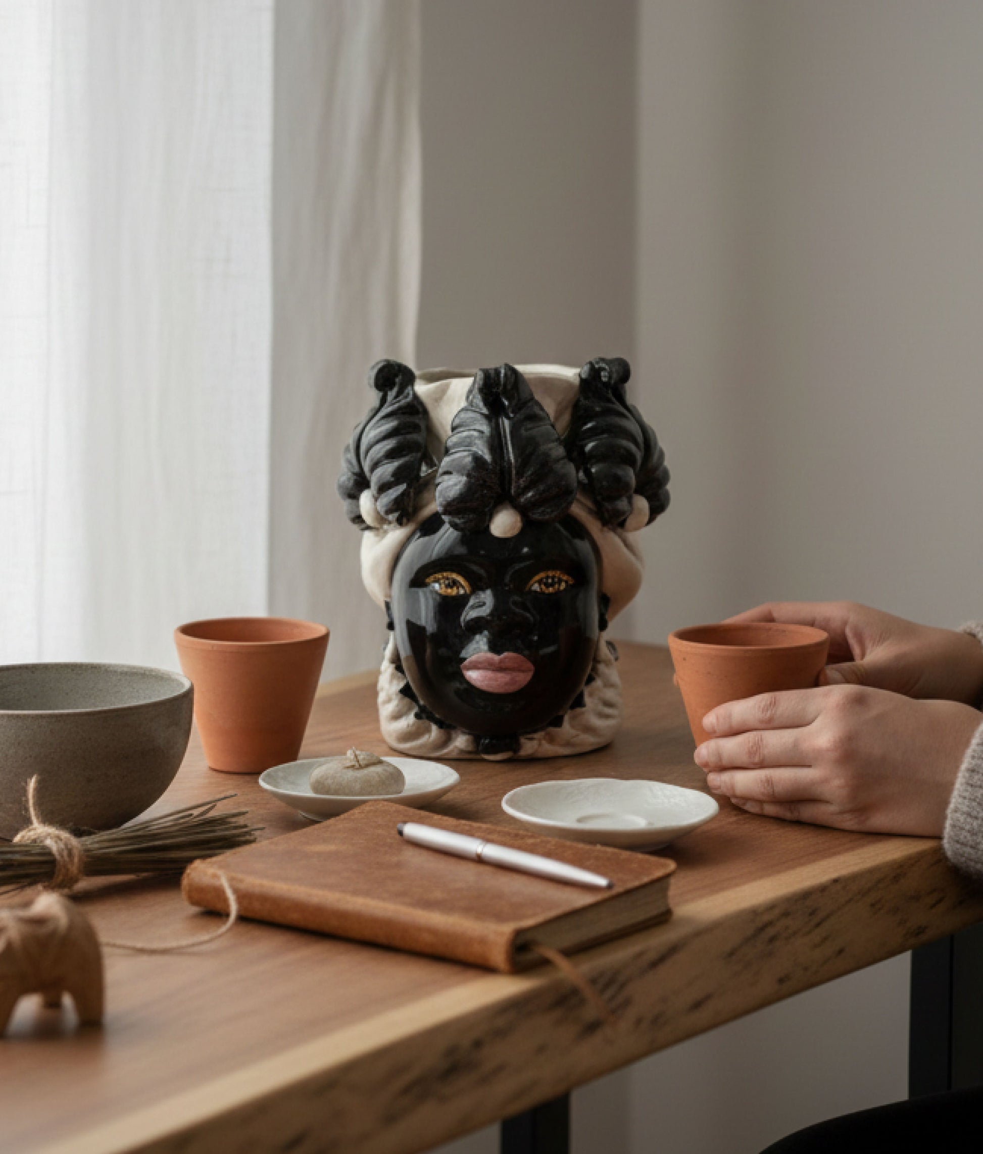 Black Vase Moro Lady Small