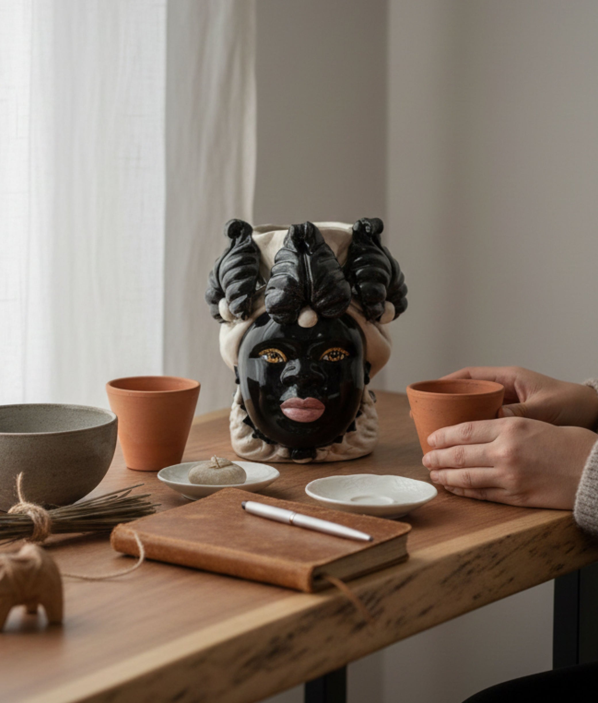 Black Vase Moro Lady Small