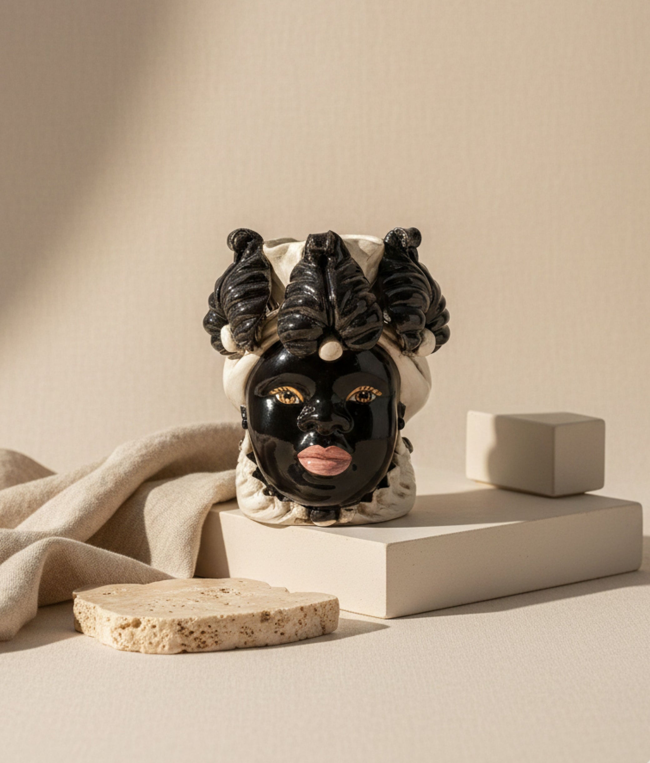 Black Vase Moro Lady Small
