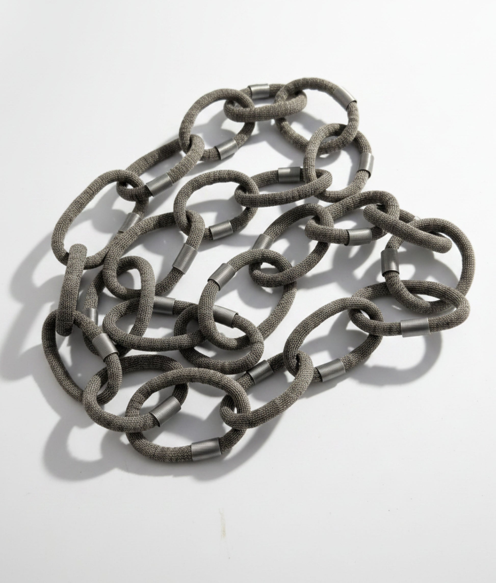 BOND METAL Bronze Necklace