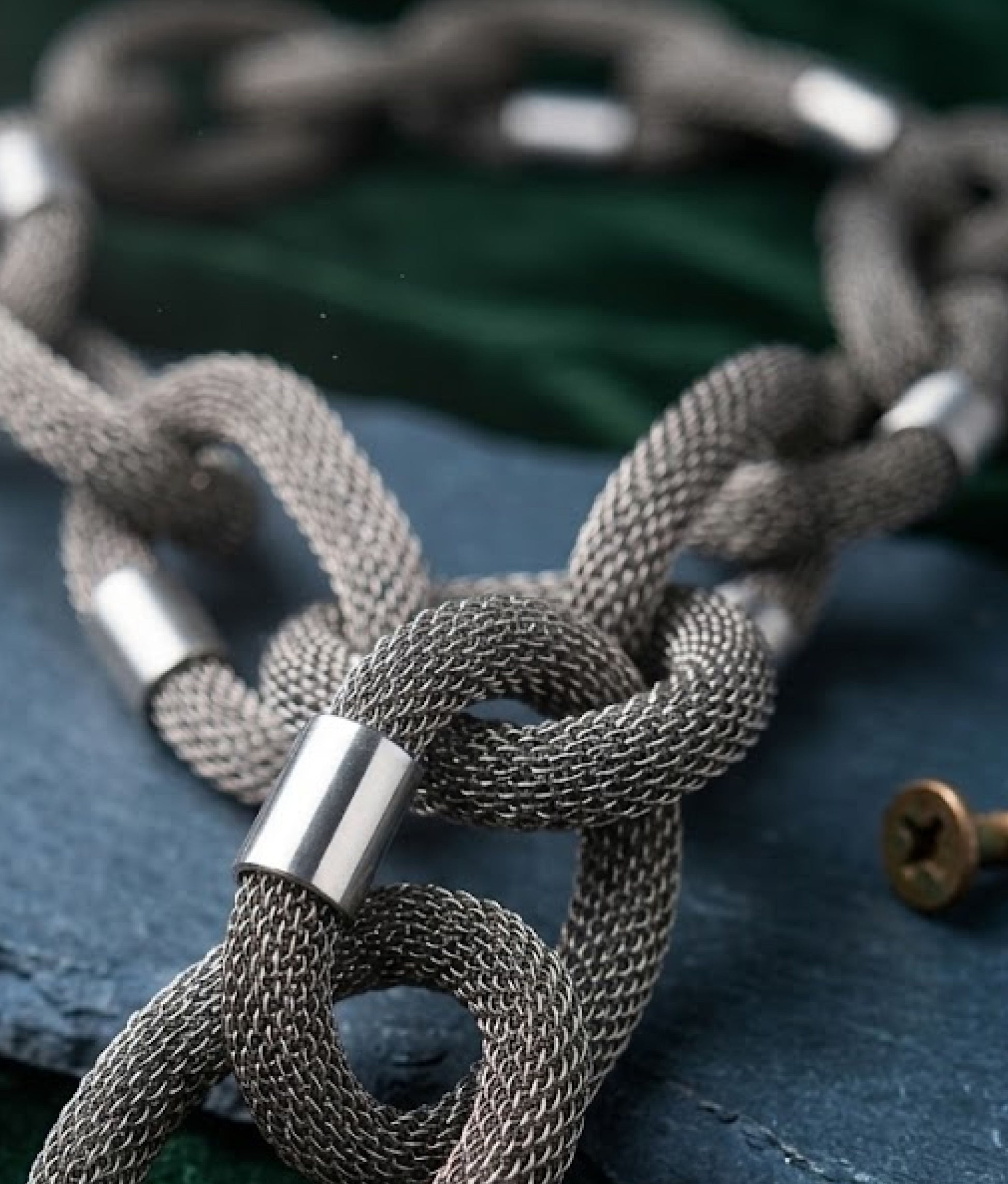 BOND METAL Bronze Necklace