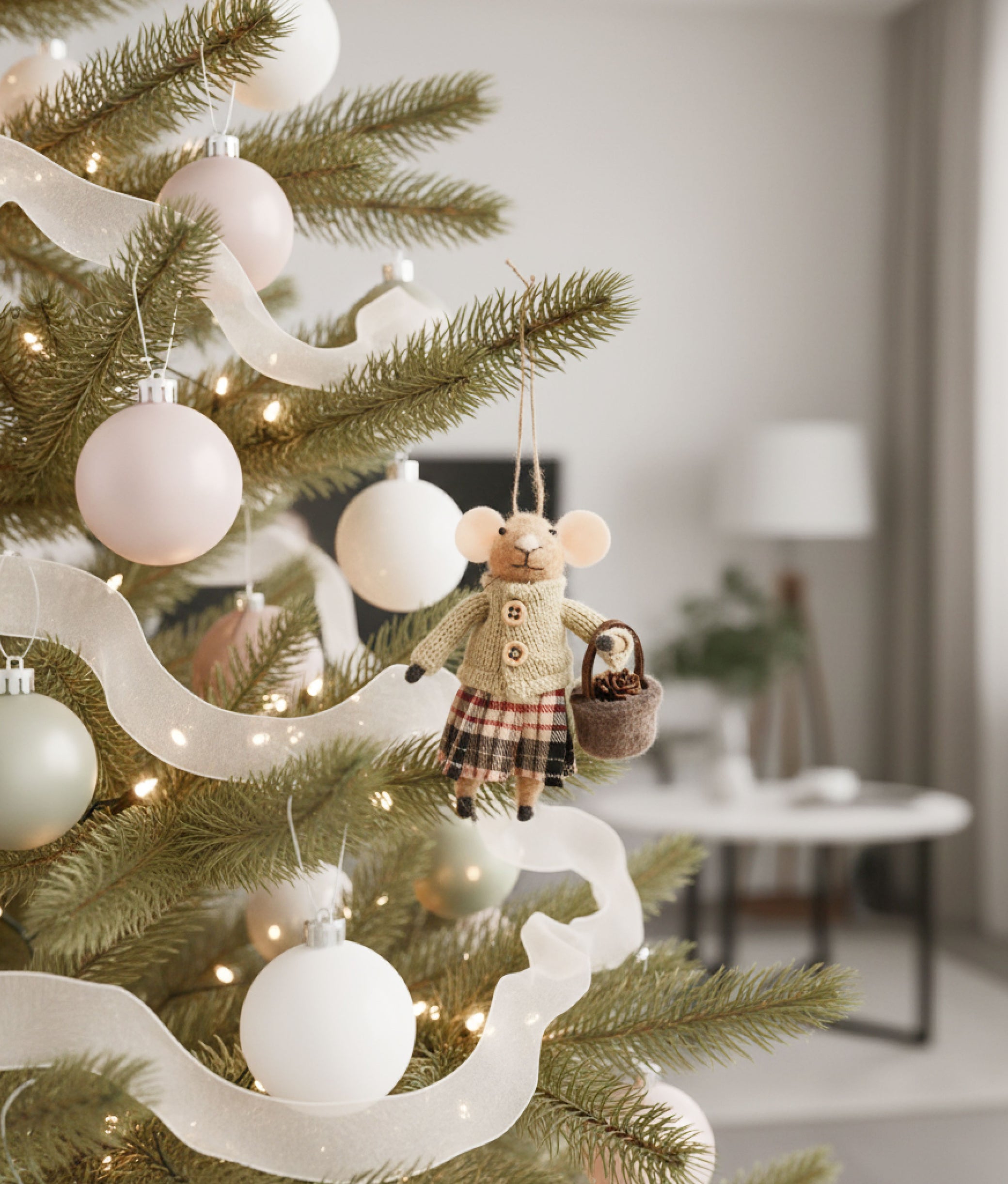 Xmas Mice Beige Acorn Basket