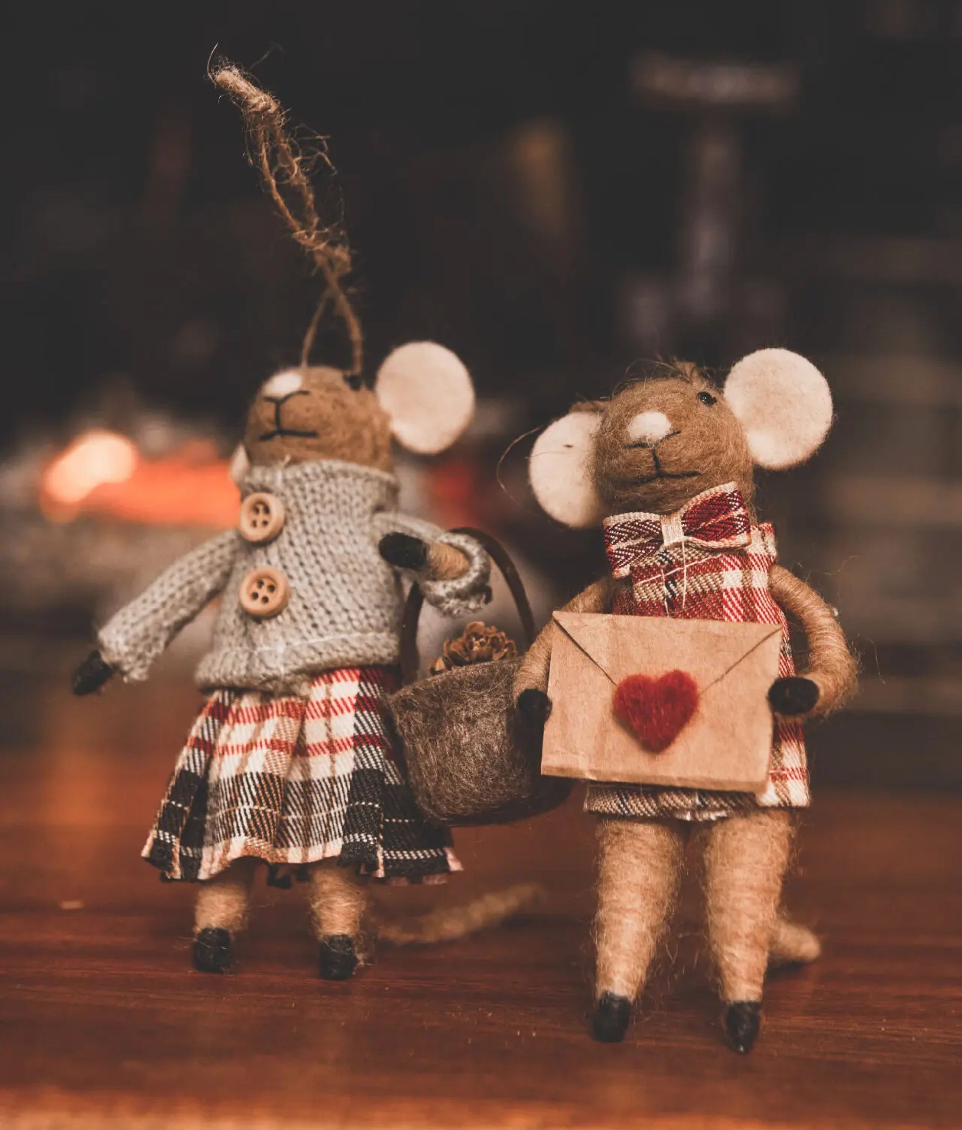 Xmas Mice Beige Acorn Basket
