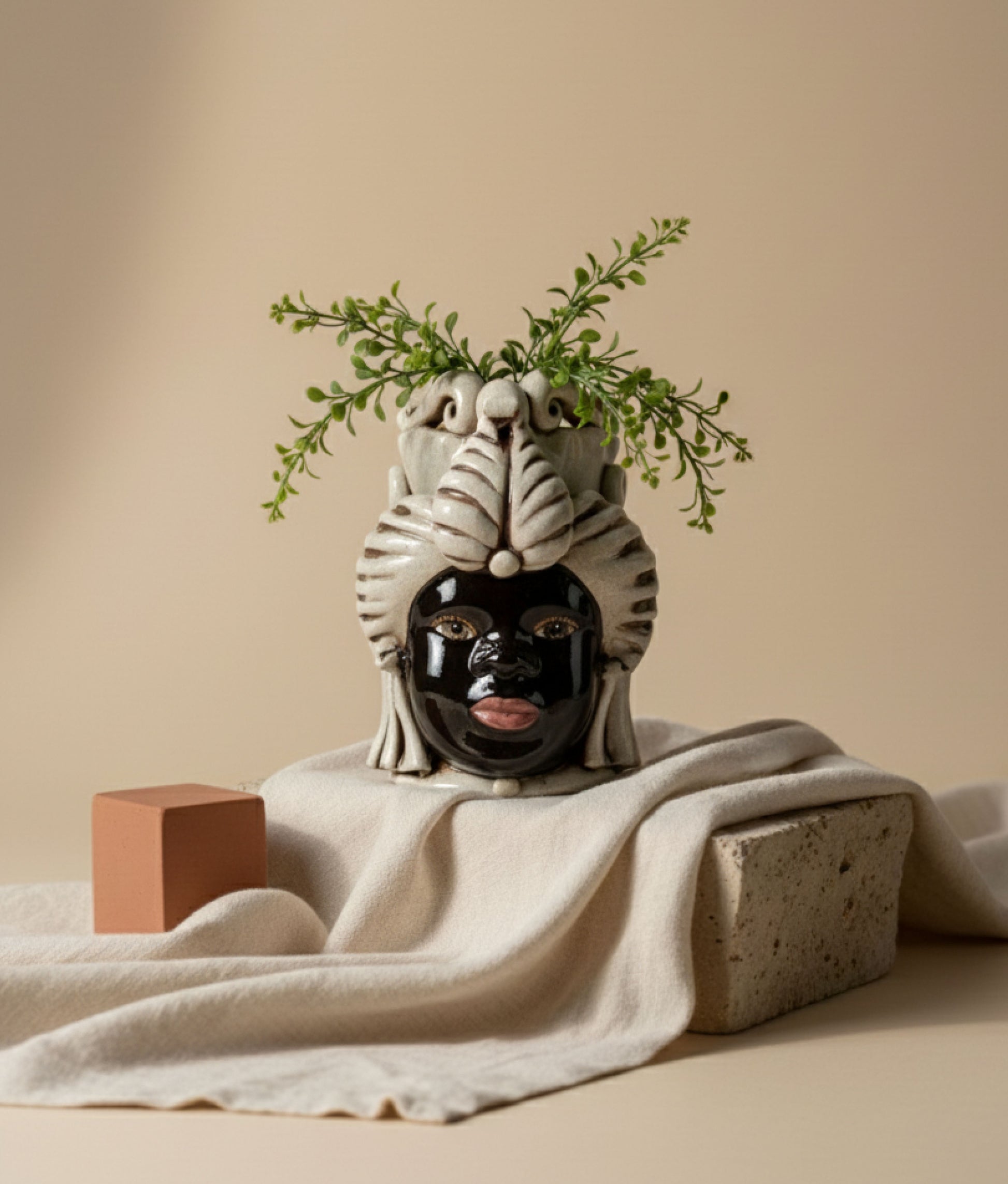Brown Vase Moro Lady Small