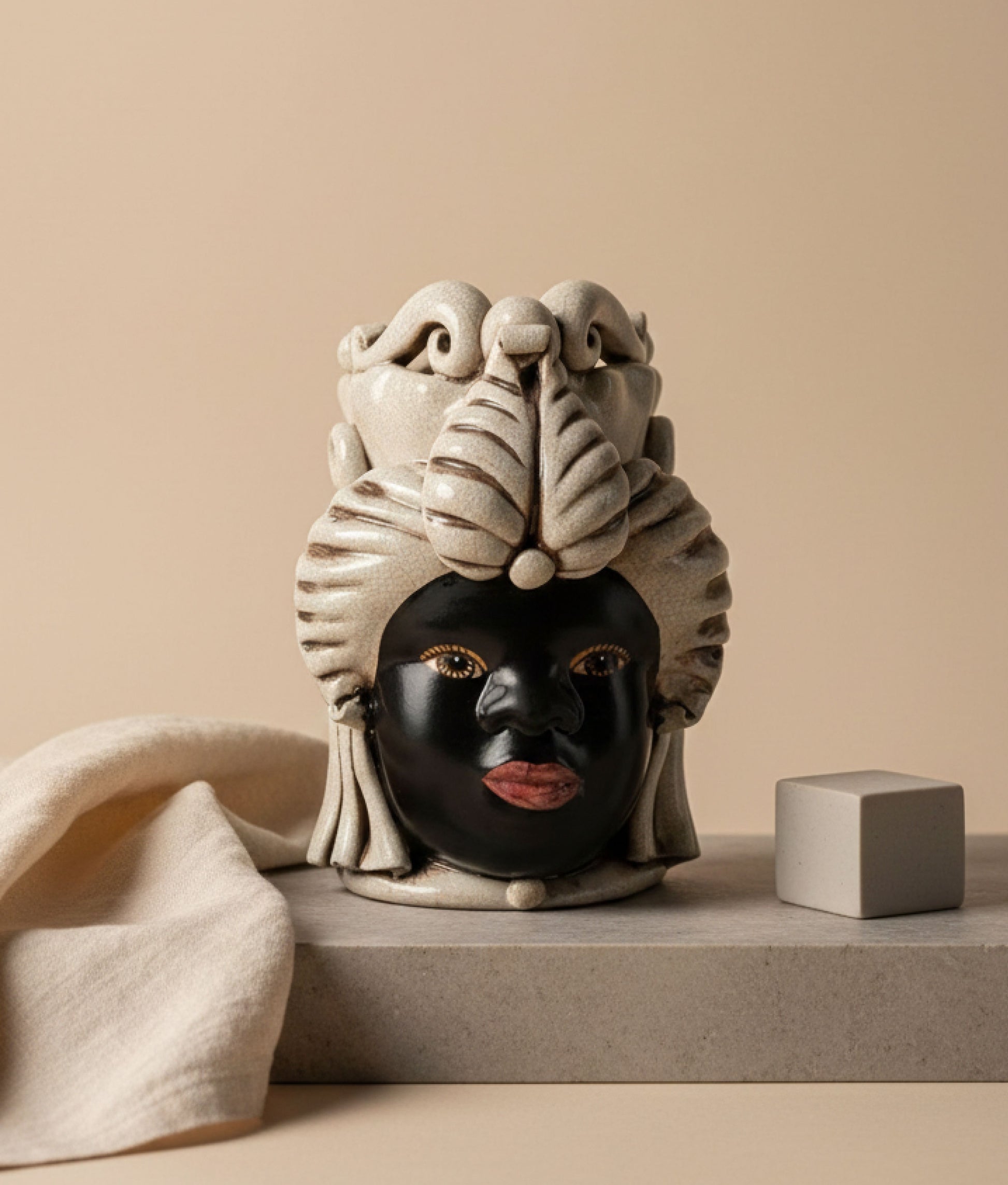 Brown Vase Moro Lady Small