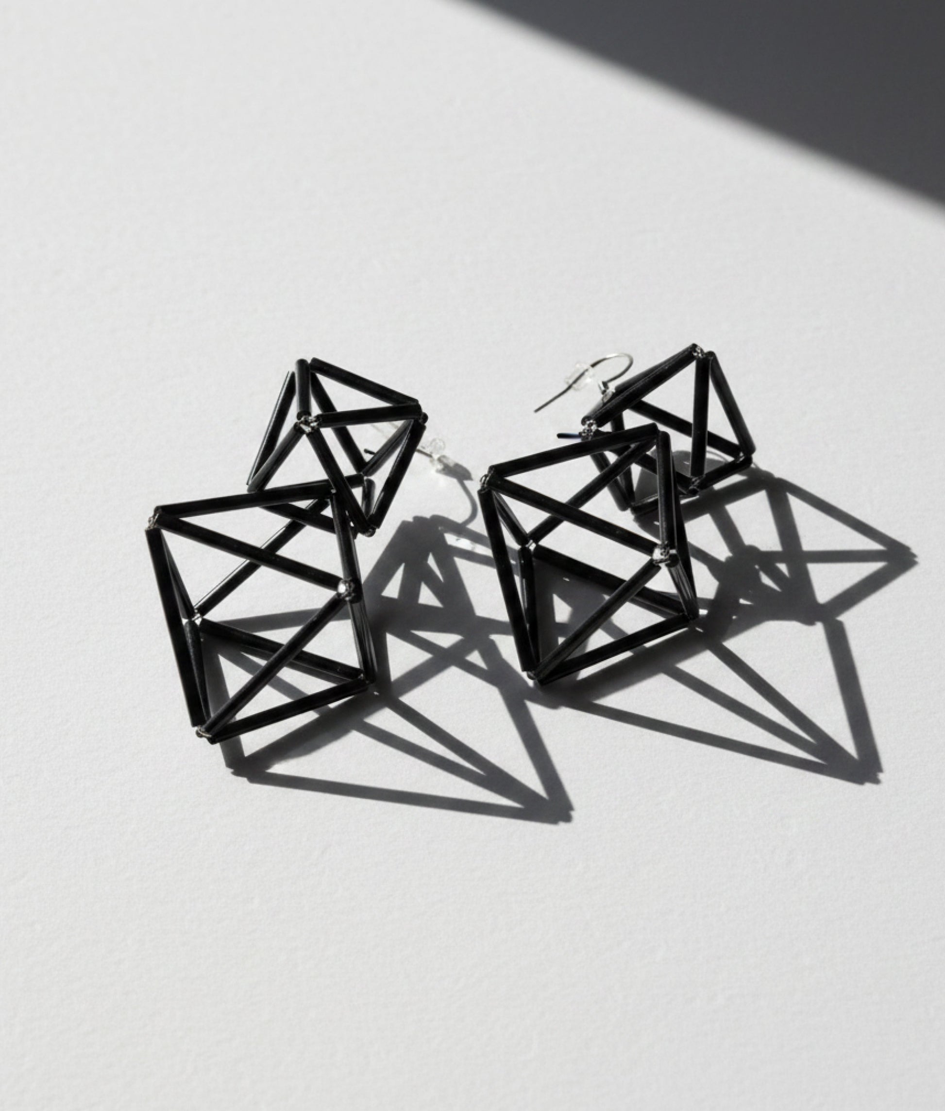 DIAMONDS GLASS Black Earrings