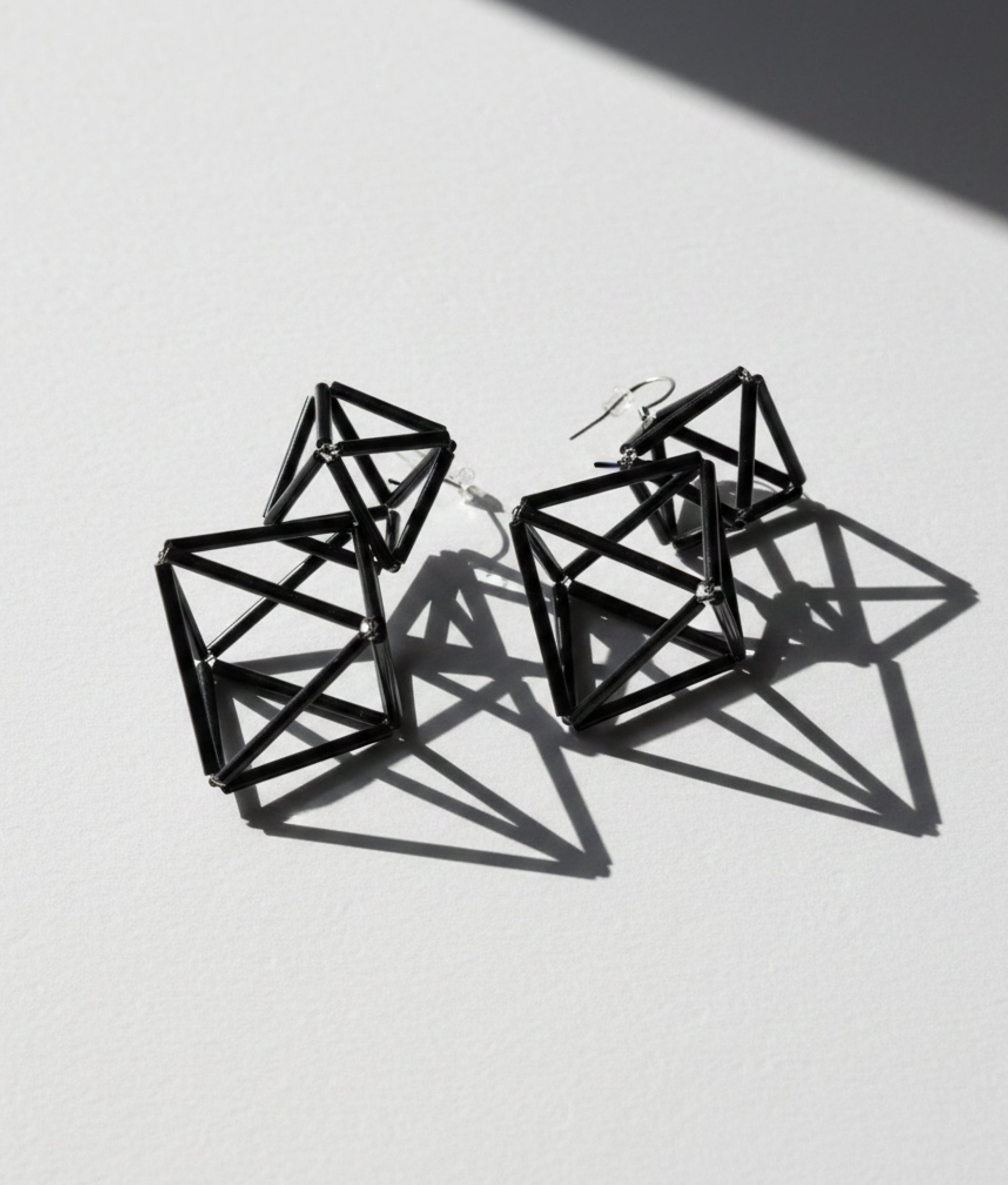 DIAMONDS GLASS Black Earrings