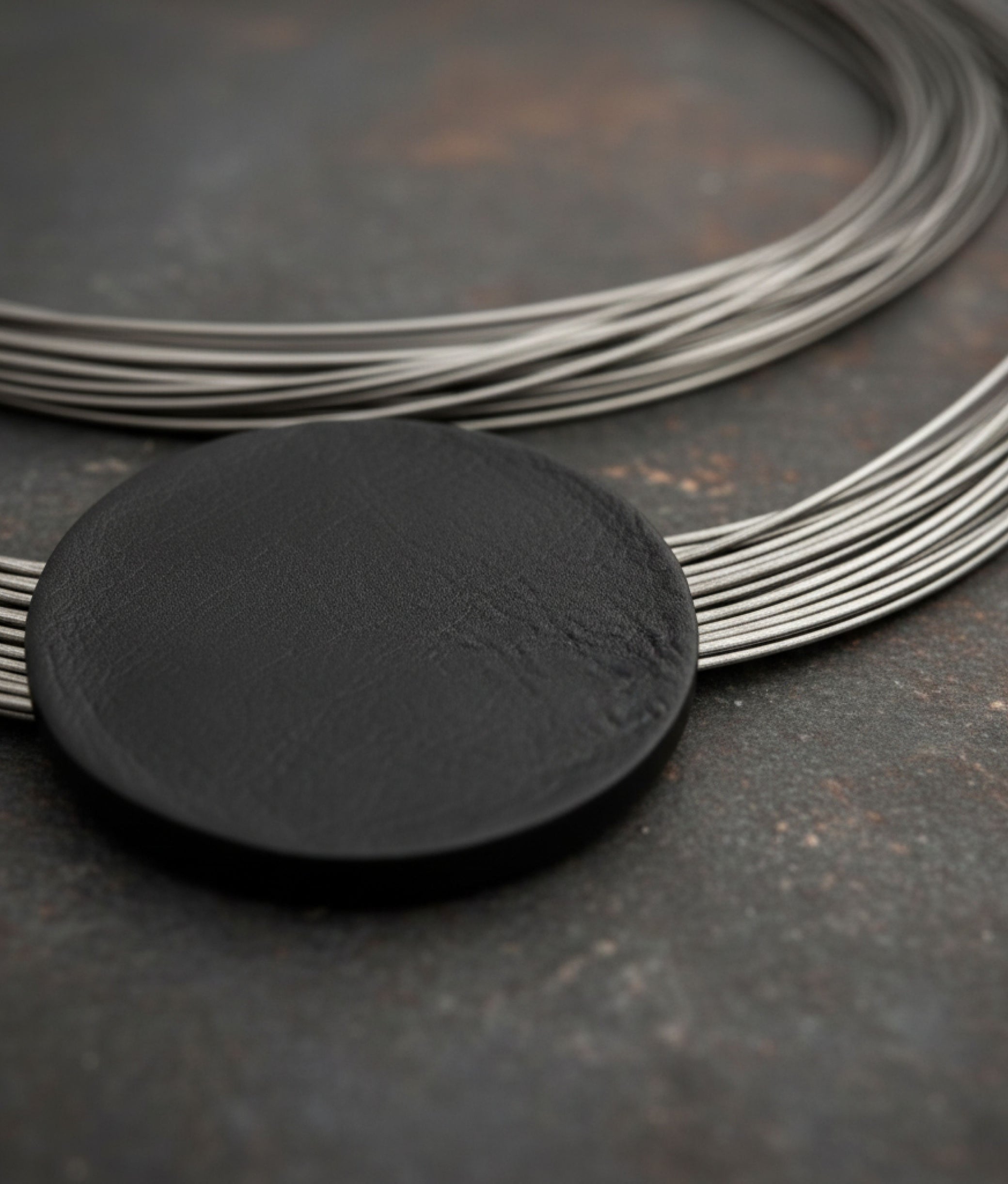 ESSENTIAL Black Necklace
