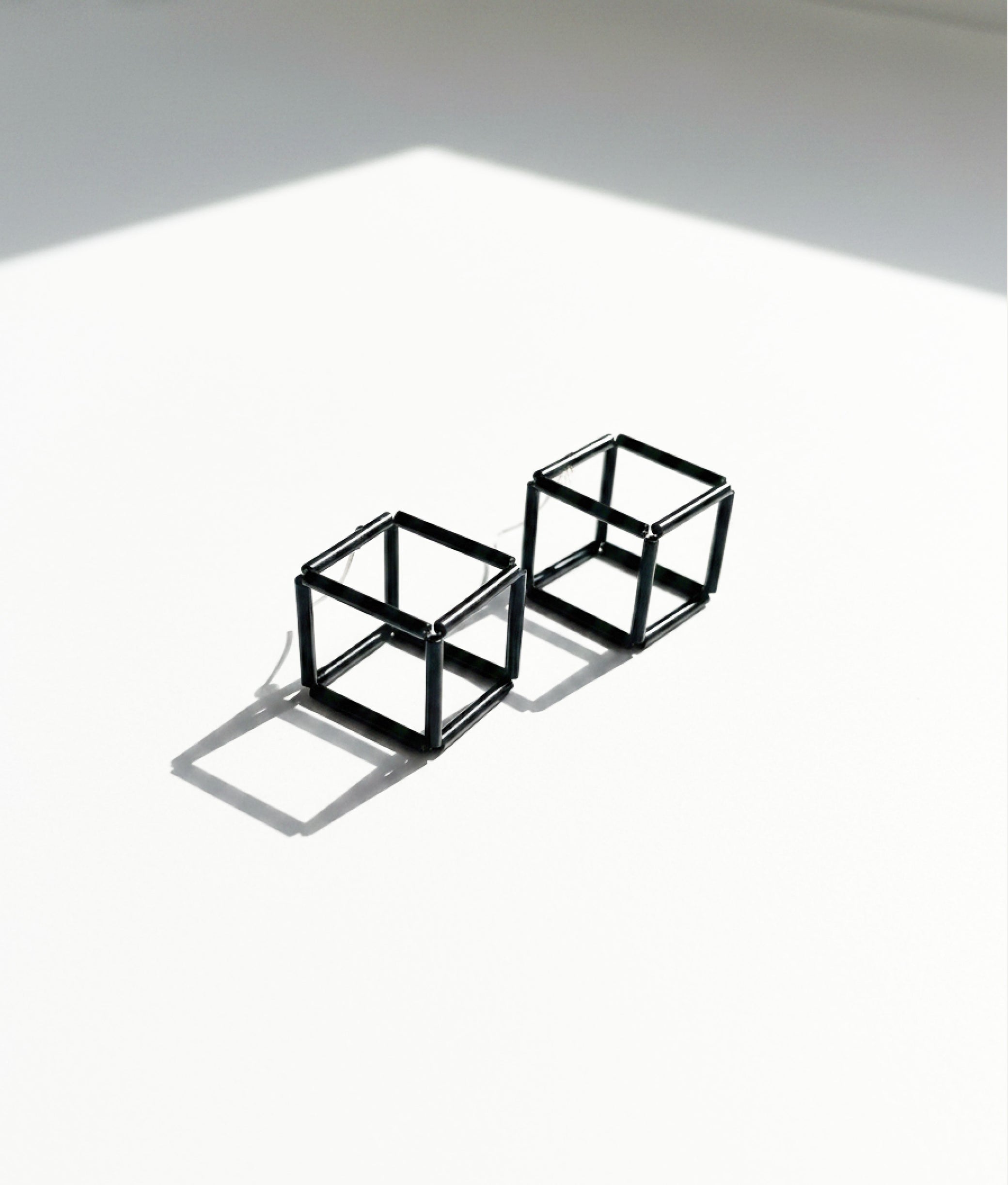 GEOMETRIA VETRO CUBO 2 Black Earrings