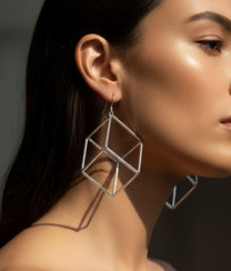 GEOMETRIA VETRO CUBO 3 Milk Earrings
