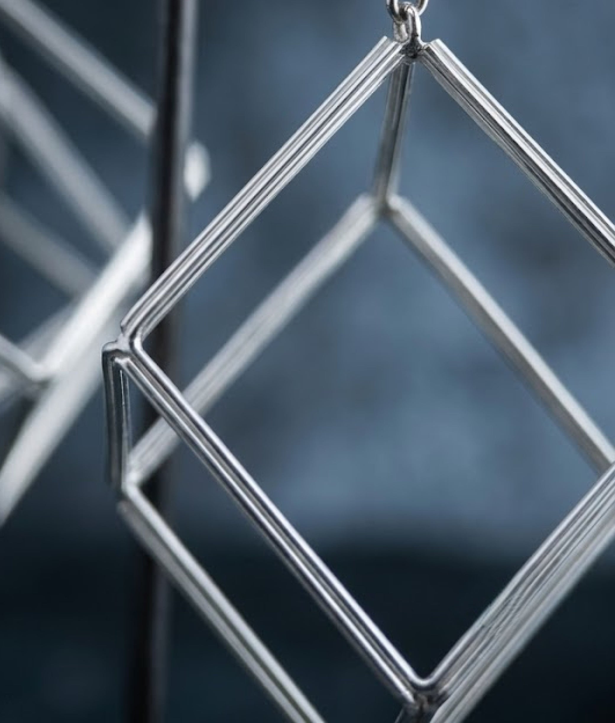 GEOMETRIA VETRO CUBO 3 Milk Earrings