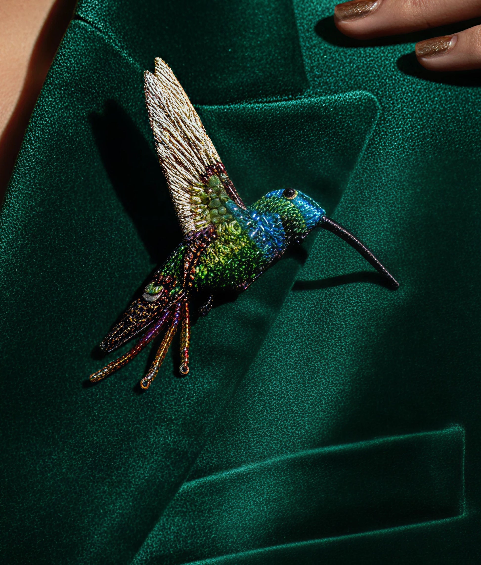 Emerald Chin Hummingbird Brooch