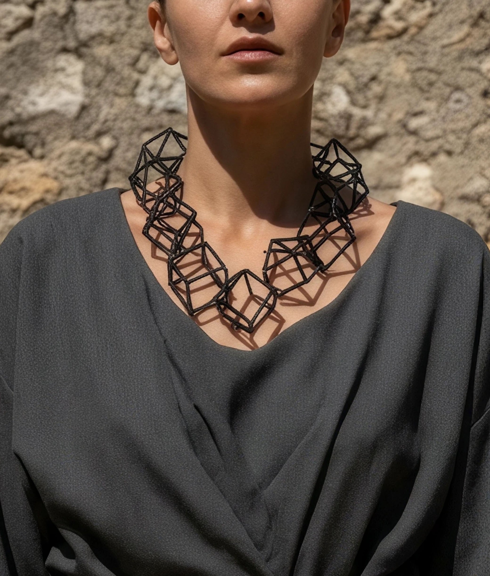 INTERLOCK GLASS Black Necklace S