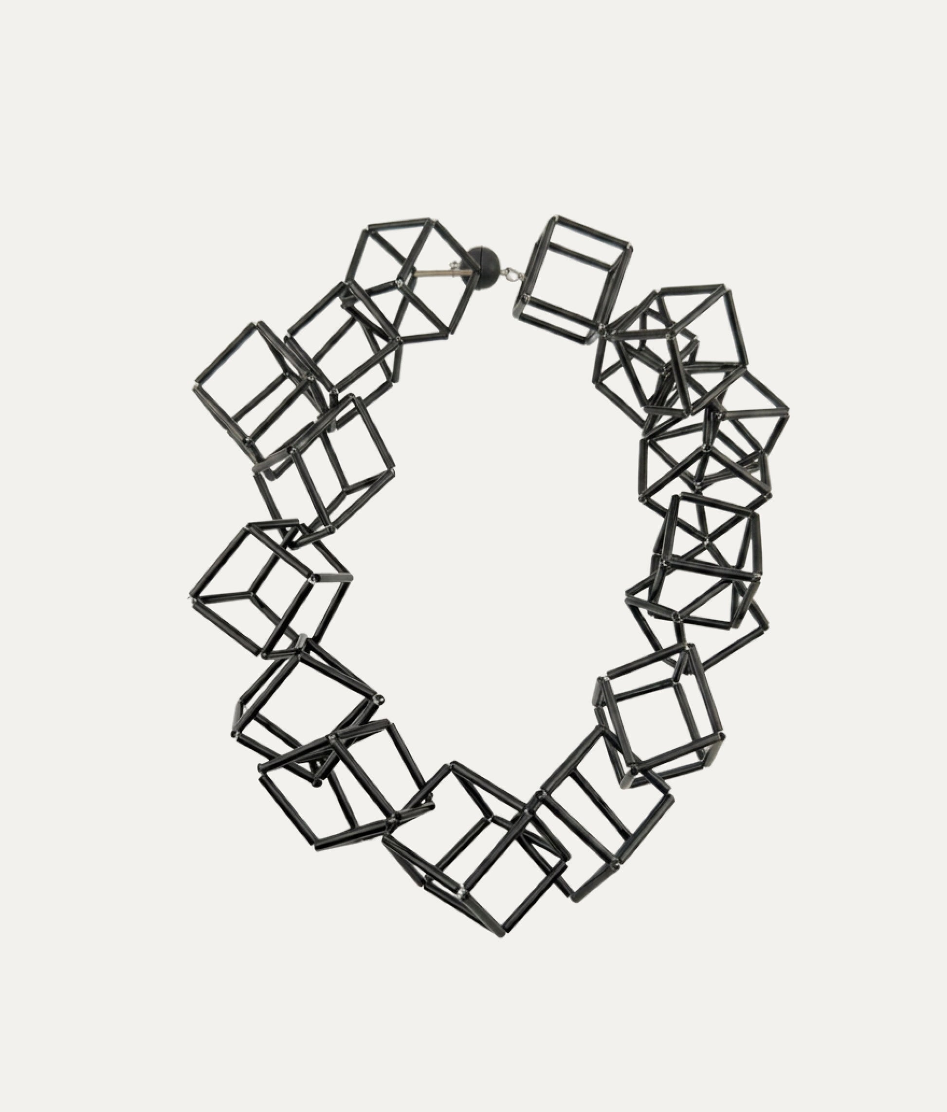 INTERLOCK GLASS Black Necklace S