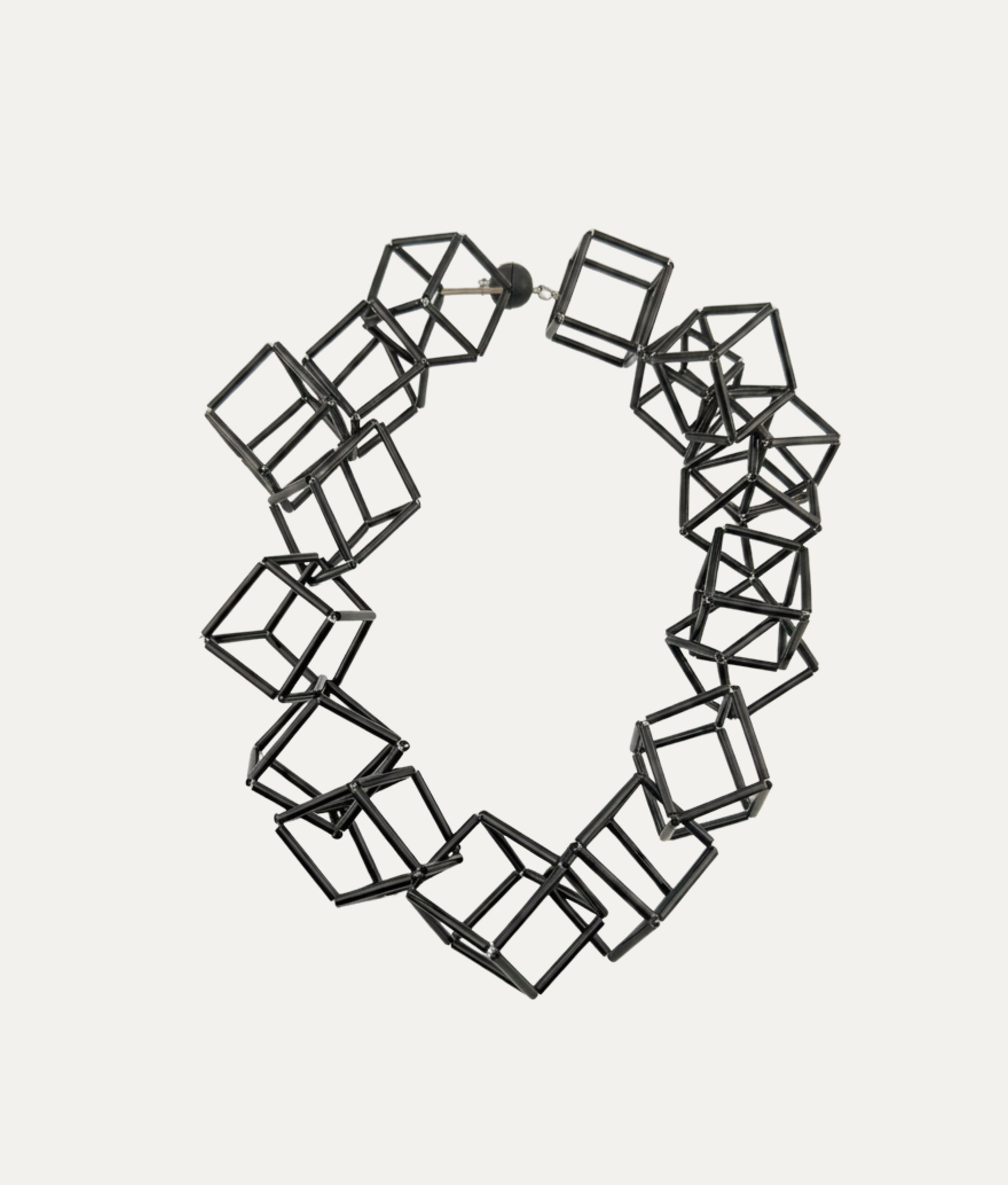 INTERLOCK GLASS Black Necklace S