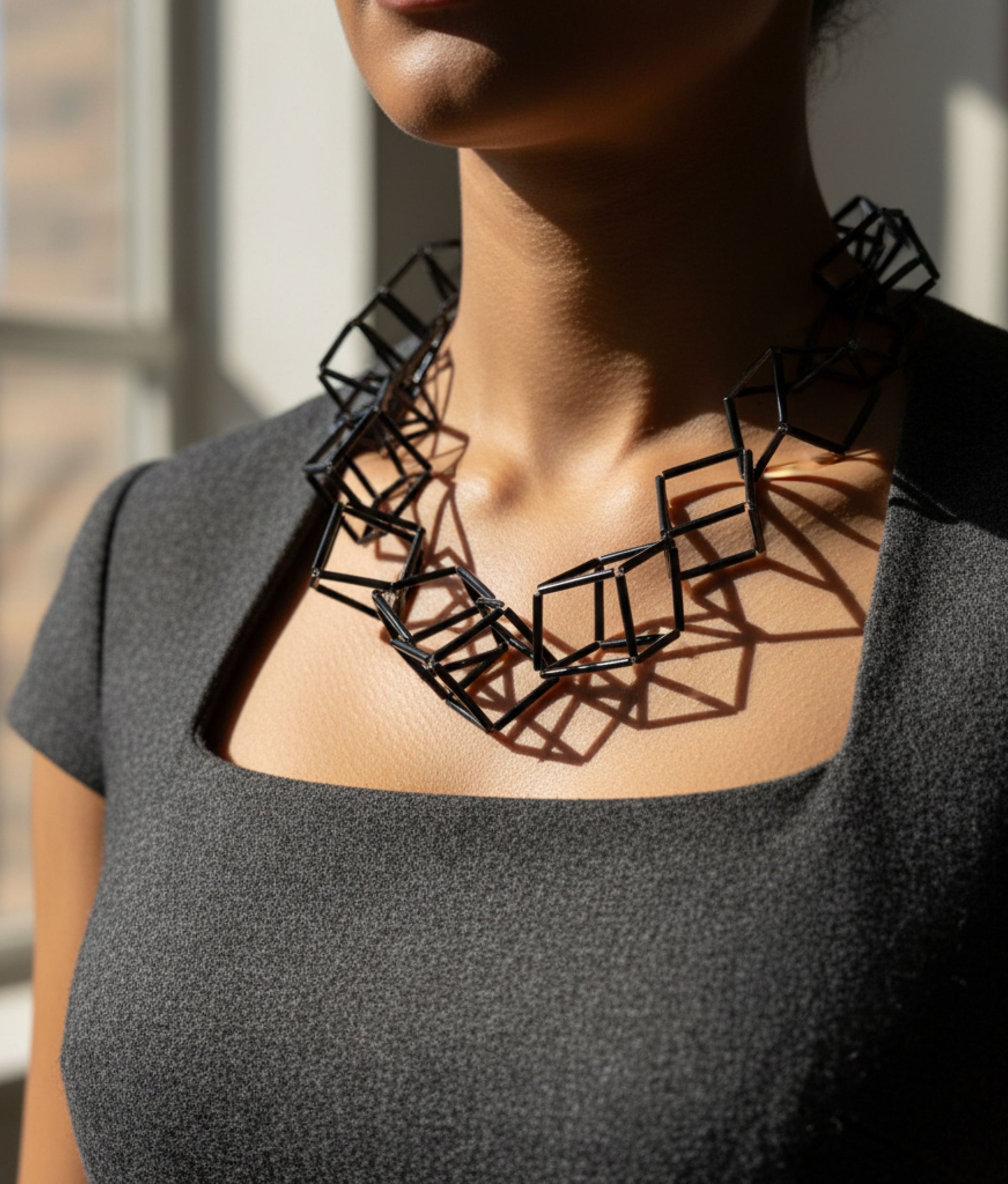 INTERLOCK GLASS Black Necklace S