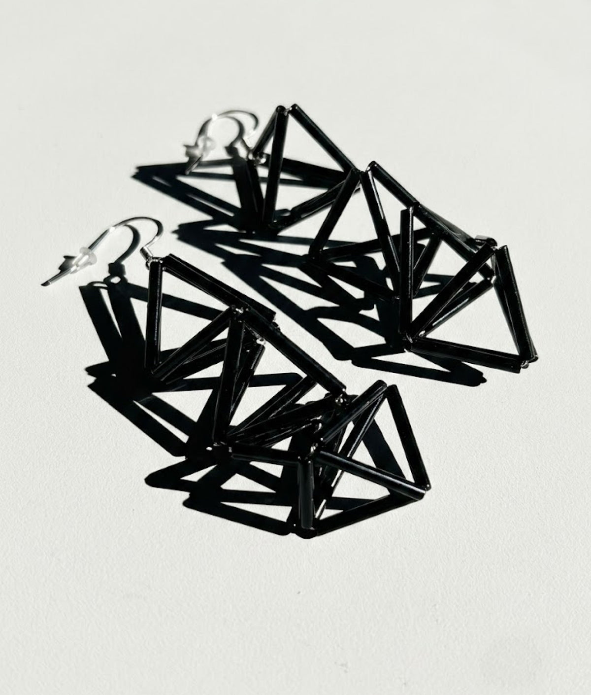 INTERLOCK GLASS Black Earrings