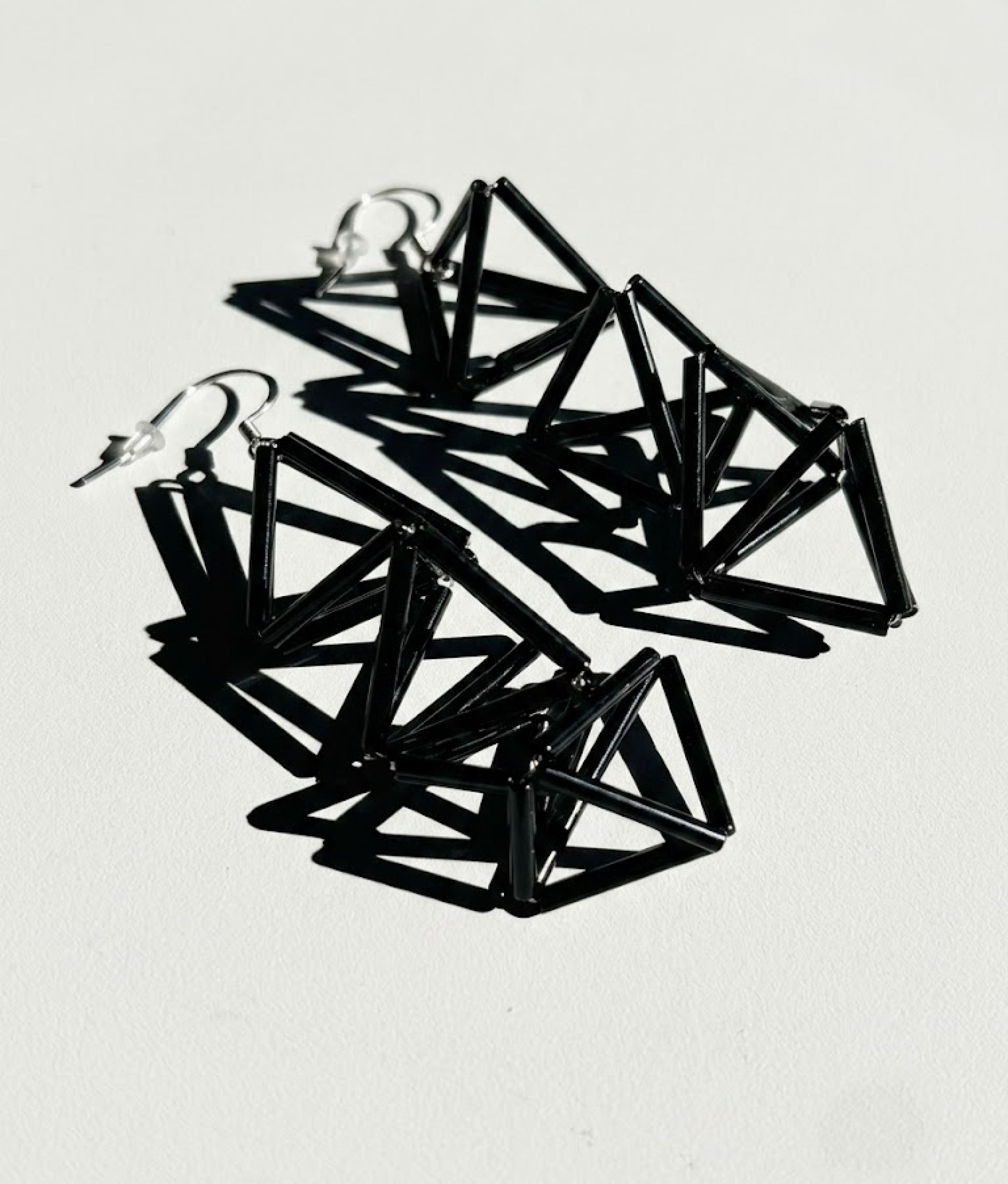 INTERLOCK GLASS Black Earrings