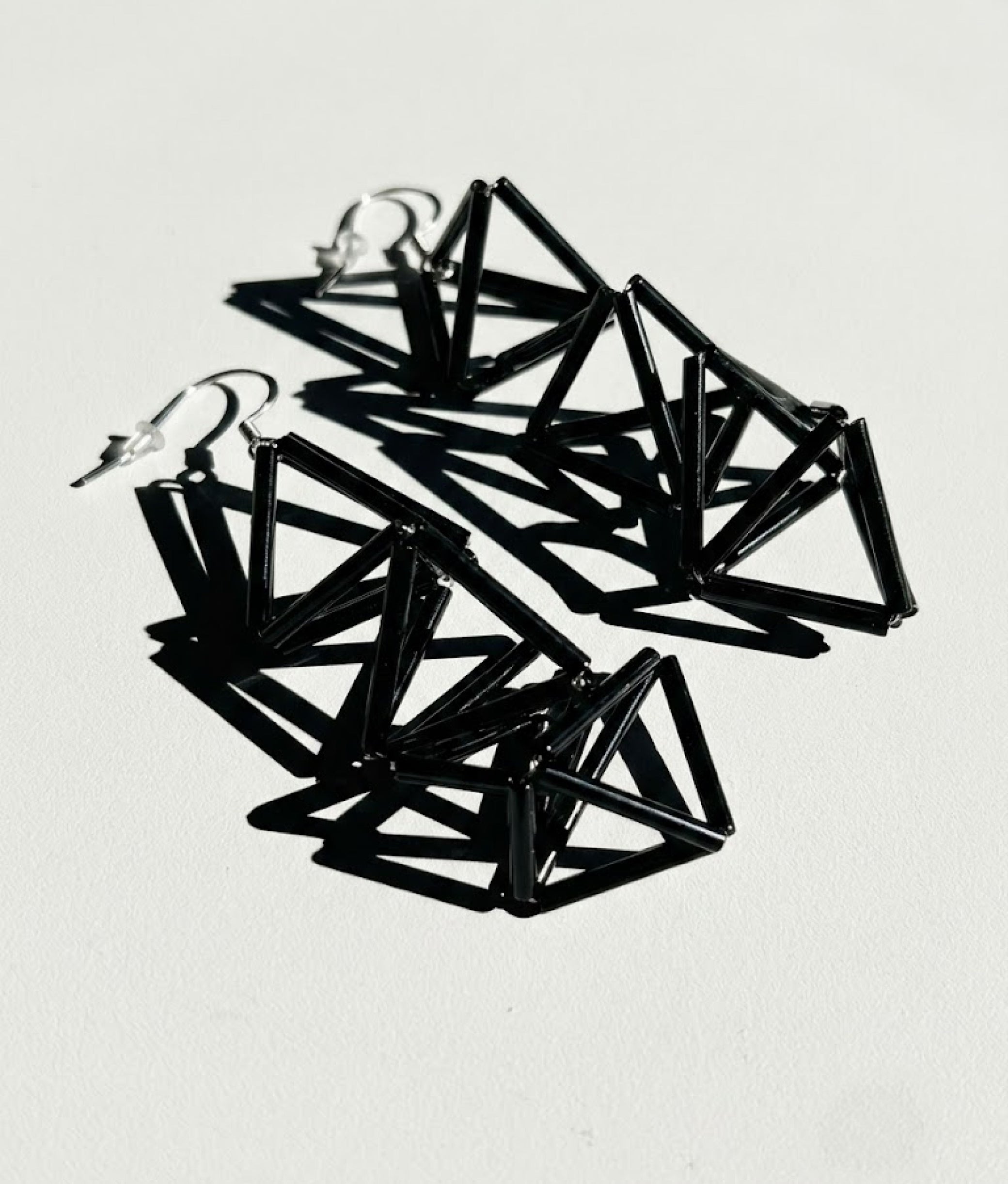 INTERLOCK GLASS Black Earrings