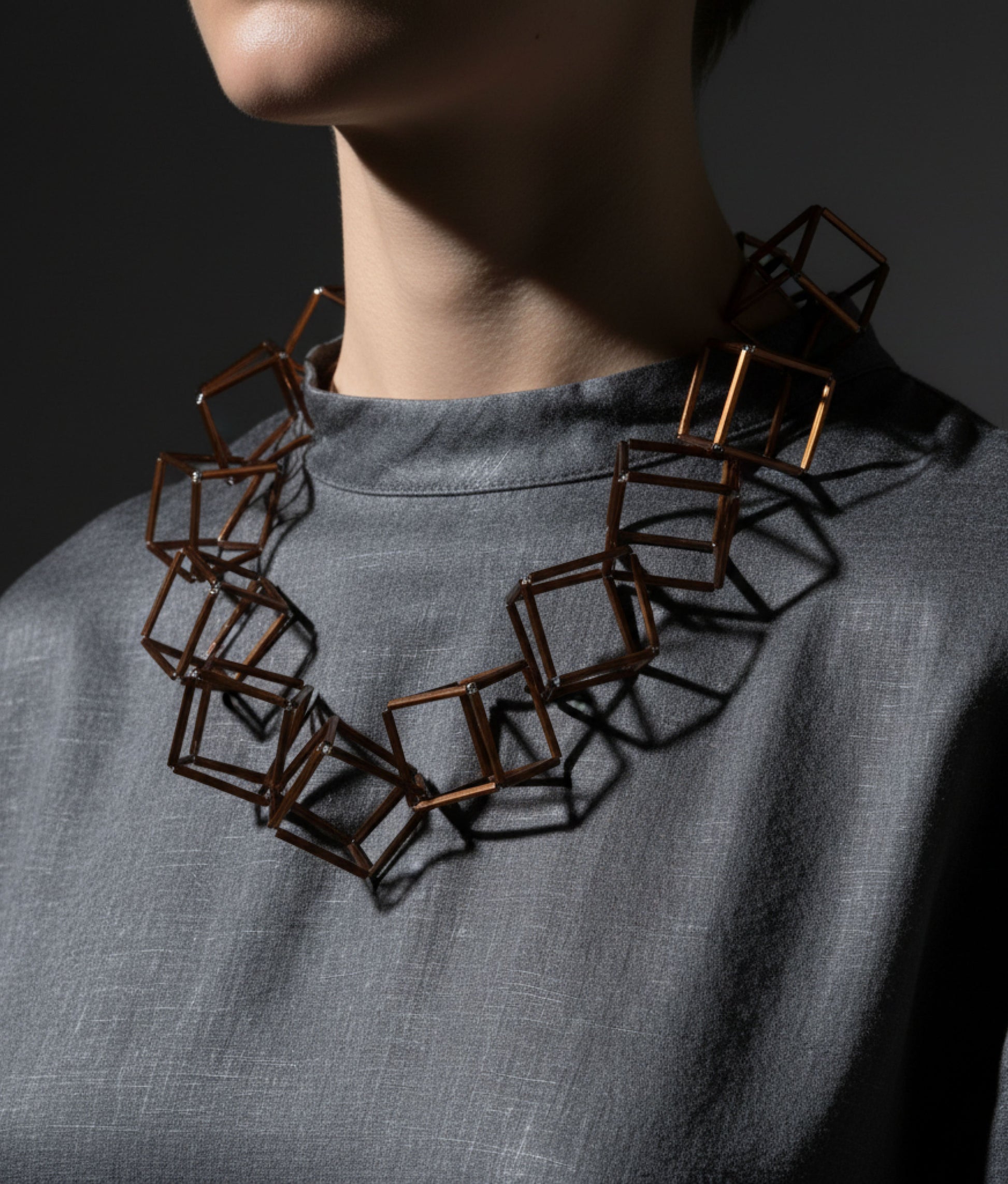 INTERLOCK GLASS Bronze Necklace S