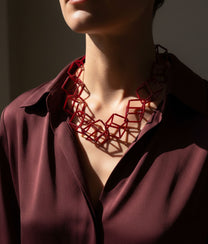 INTERLOCK GLASS Red Necklace S