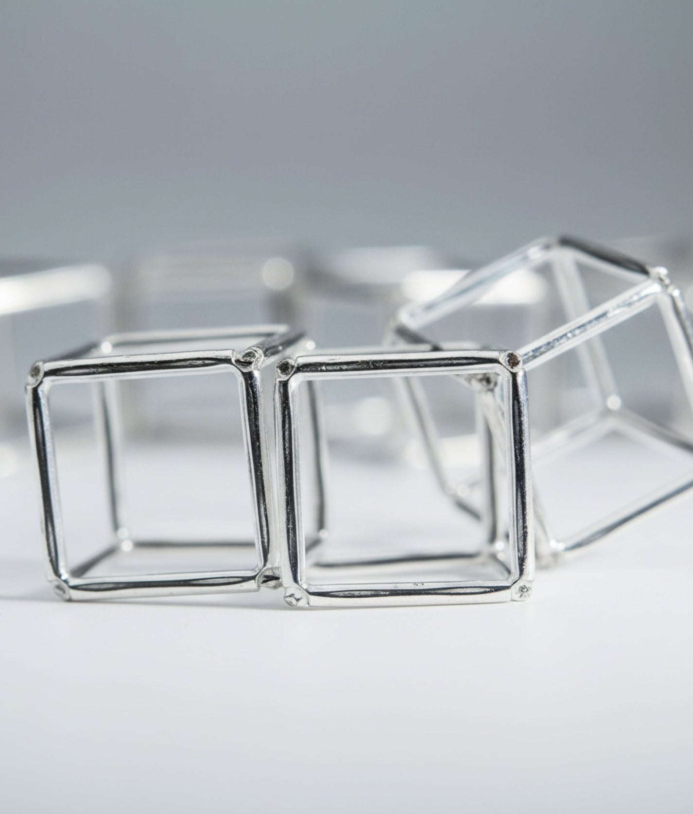 INTERLOCK GLASS Transparent Necklace S