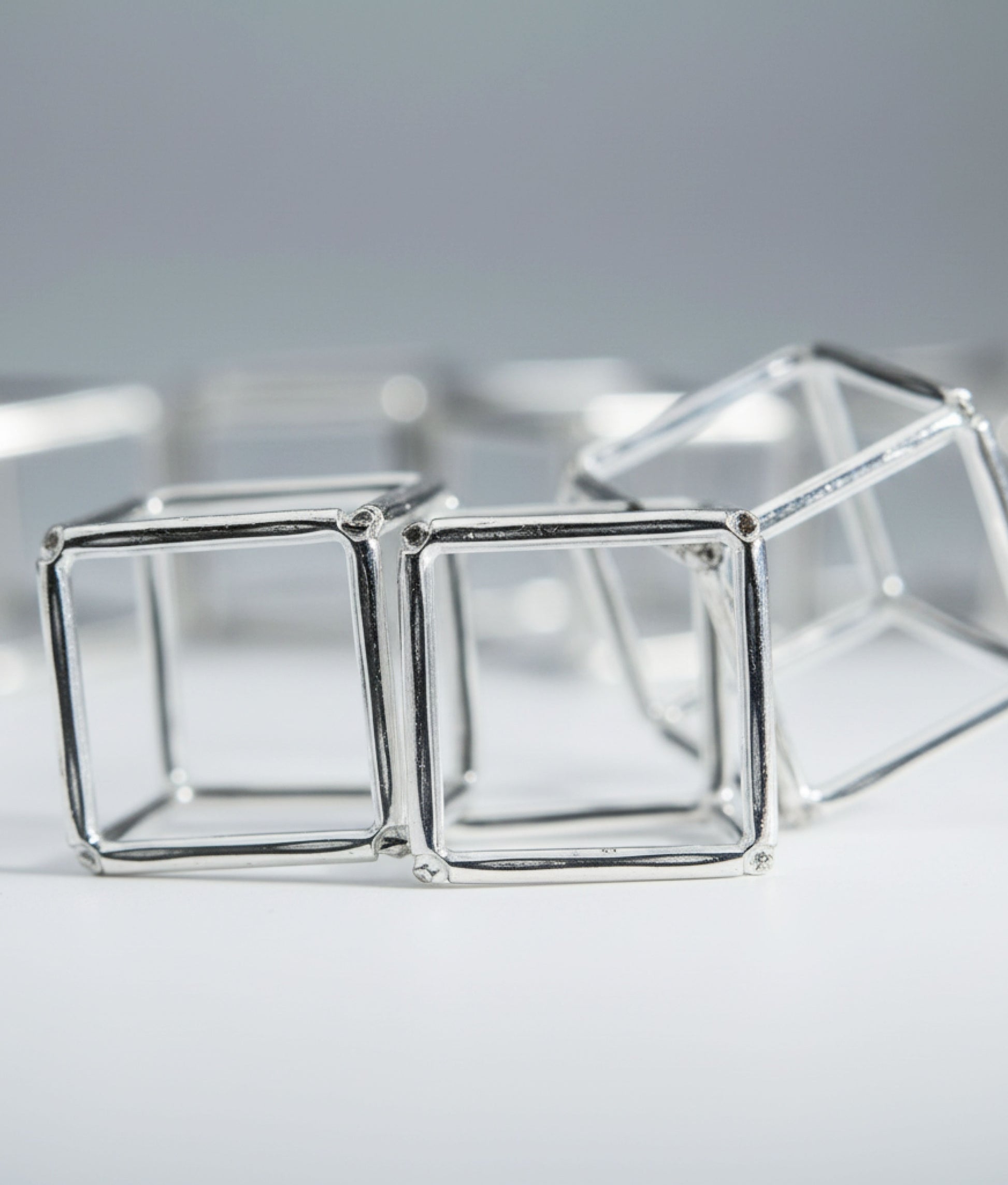 INTERLOCK GLASS Transparent Necklace S