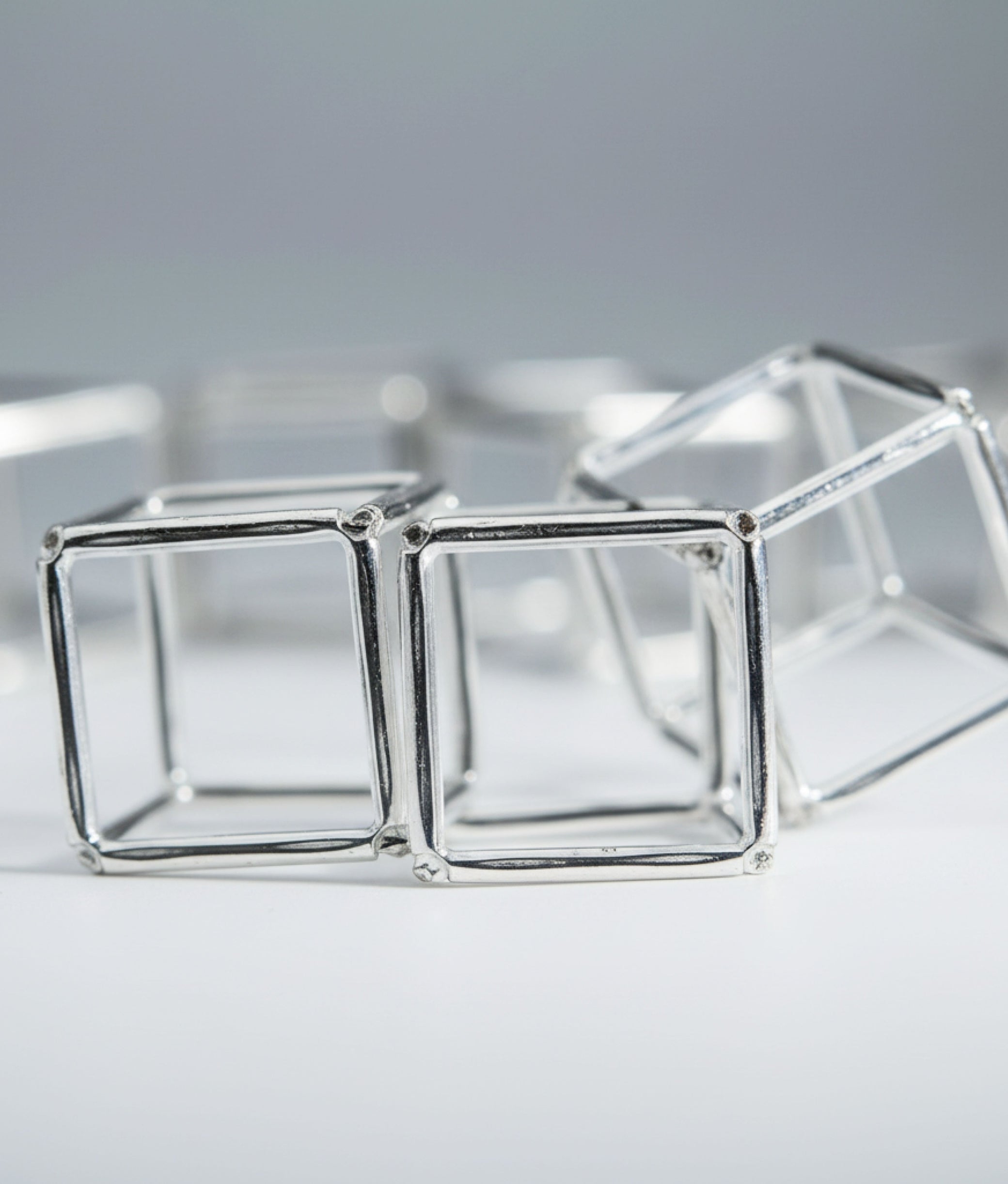 INTERLOCK GLASS Transparent Necklace S