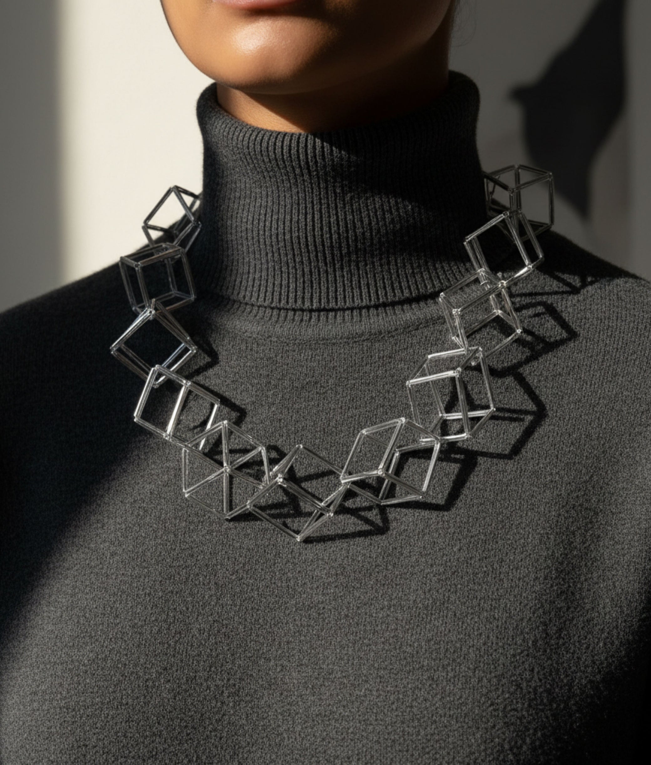 INTERLOCK GLASS Transparent Necklace S