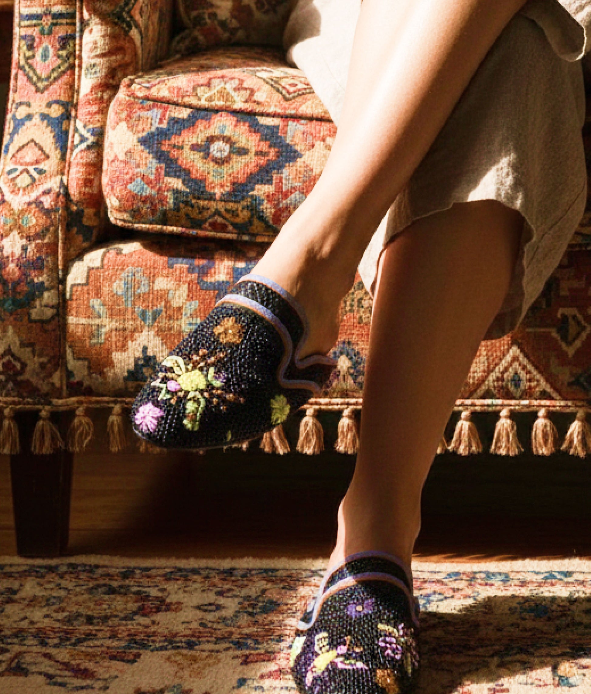 Queen Potnia Black Slippers