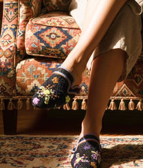 Queen Potnia Black Slippers
