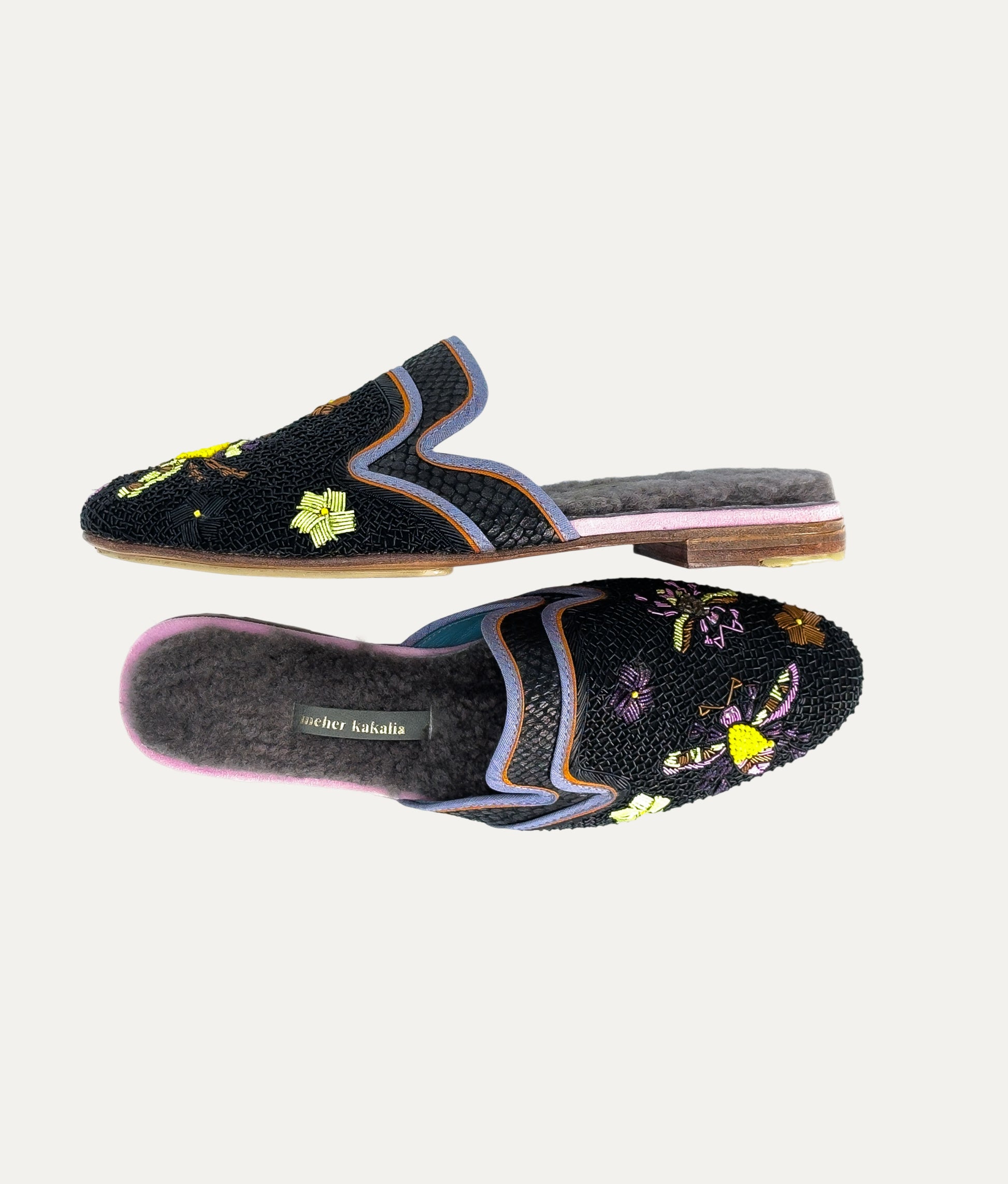 Queen Potnia Black Slippers