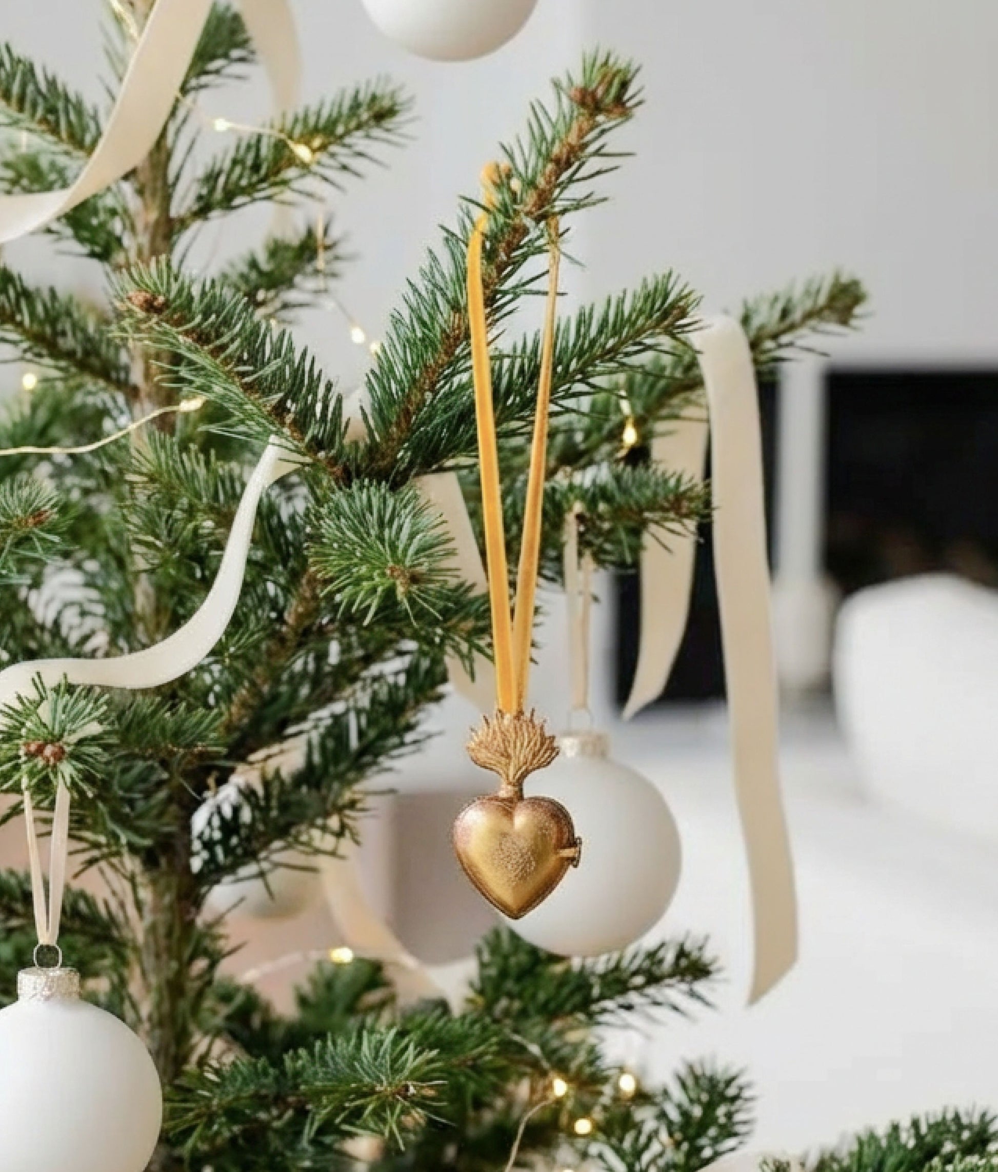 Mini Sacred Heart Ornament