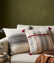 Nila Injiri Cushion S