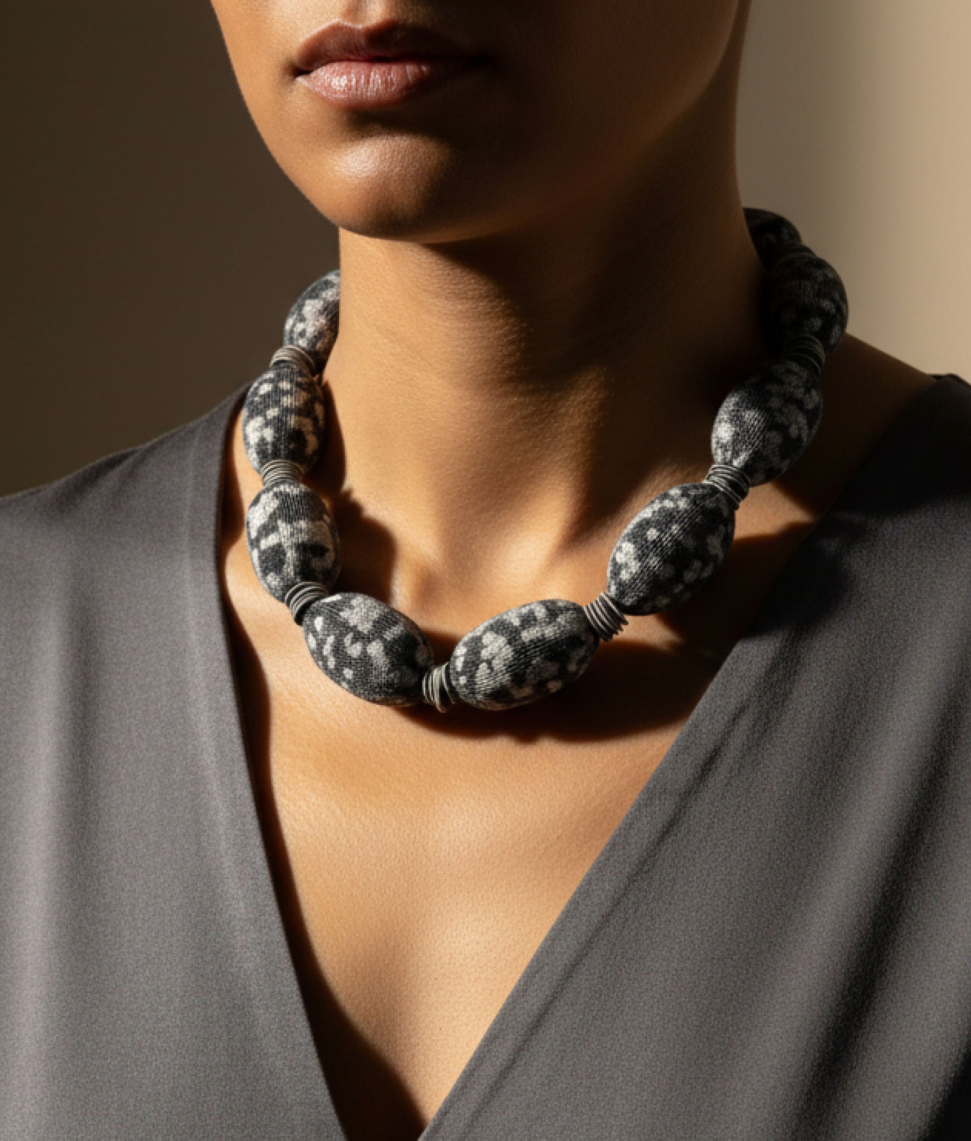 PEBBLES Grey Mix Necklace S
