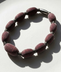 PEBBLES Grey Red Necklace S