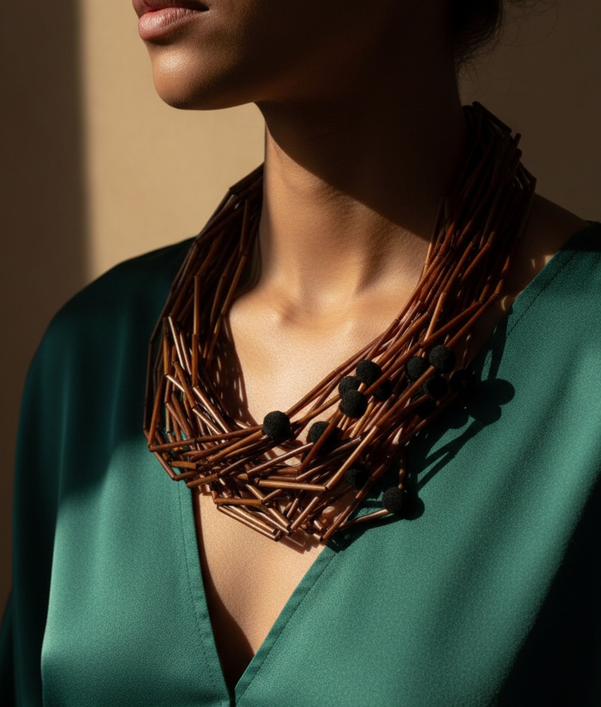 PON PON GLASS Bronze Black Dots Necklace S