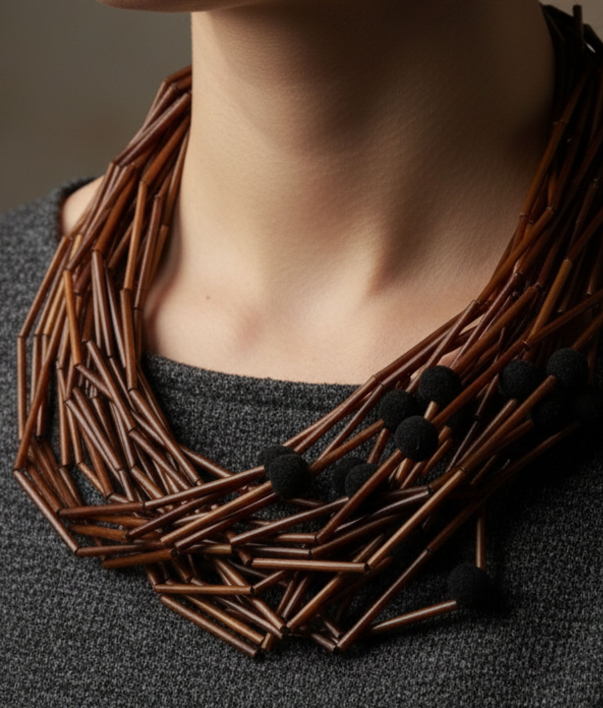 PON PON GLASS Bronze Black Dots Necklace S