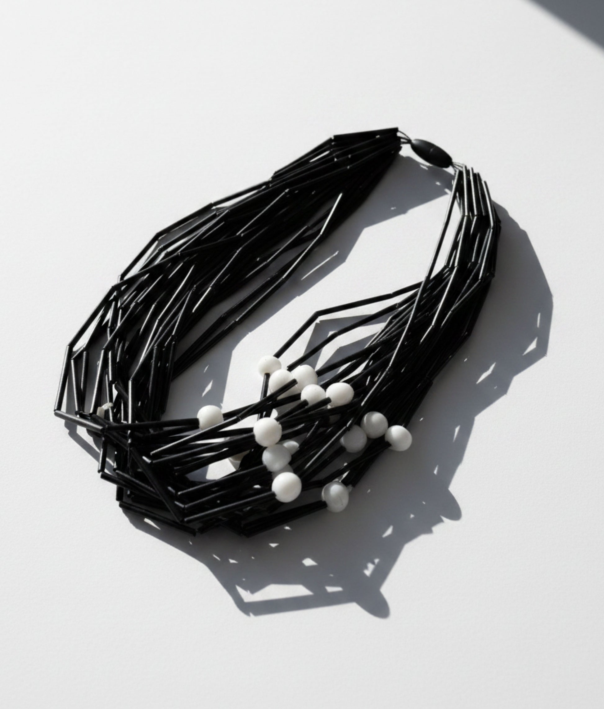 PON PON GLASS Black White Dots Necklace S
