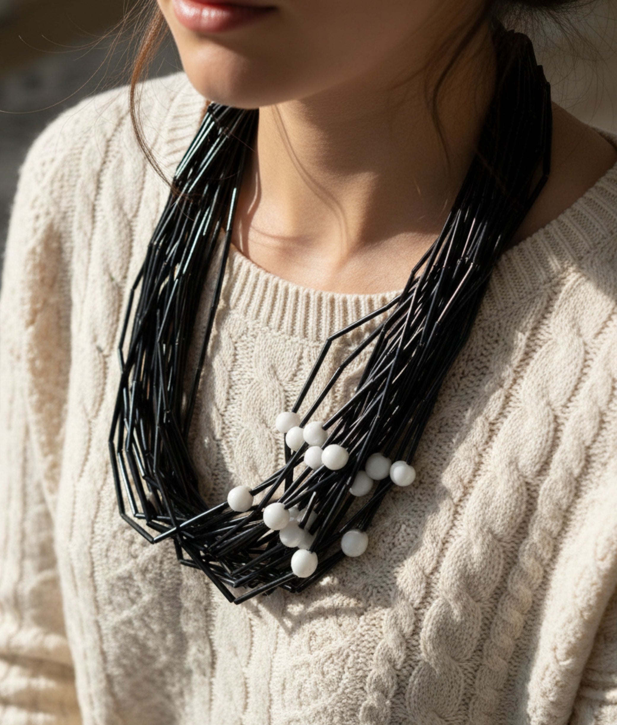 PON PON GLASS Black White Dots Necklace S