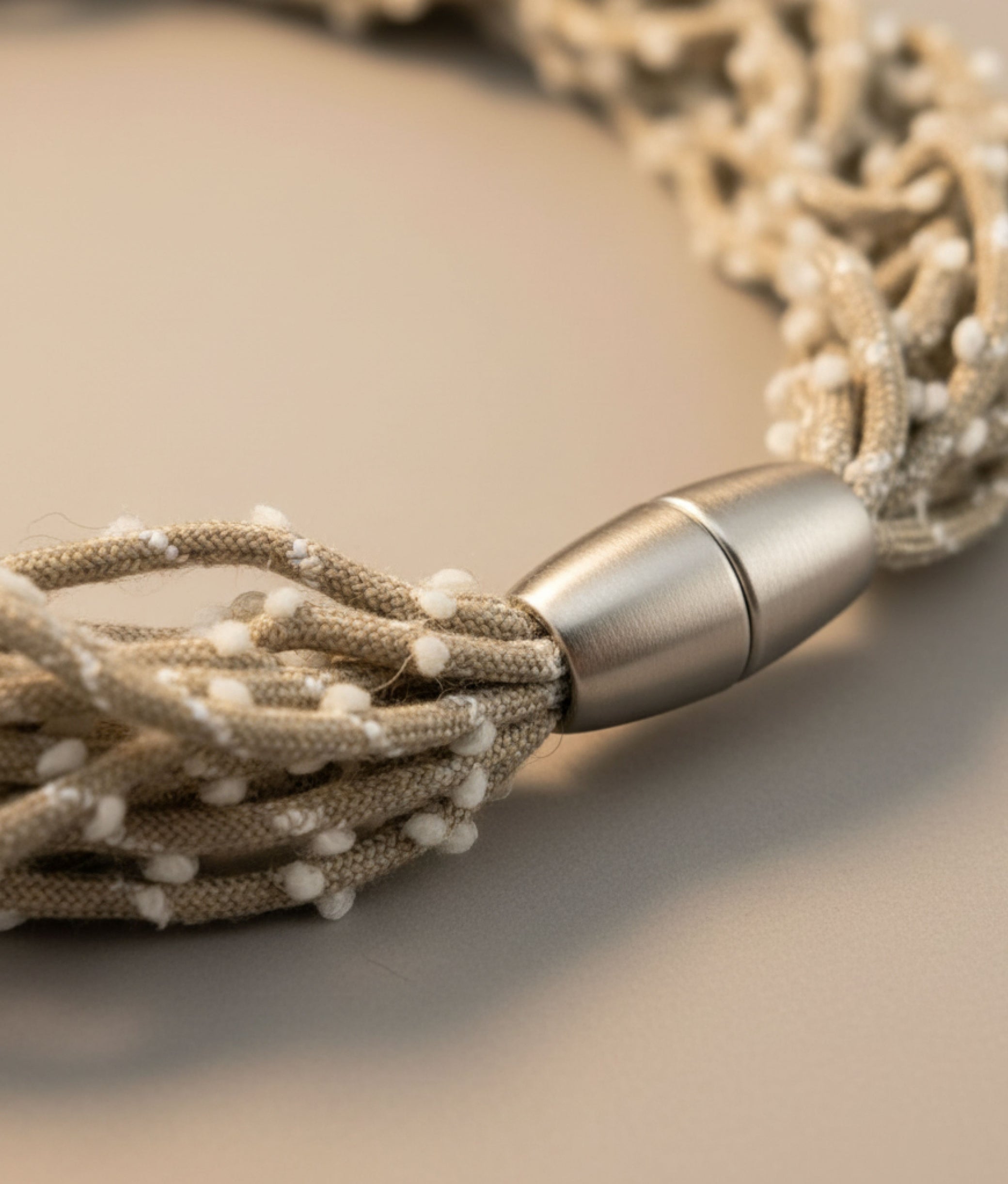 PUNTINATA Beige Necklace