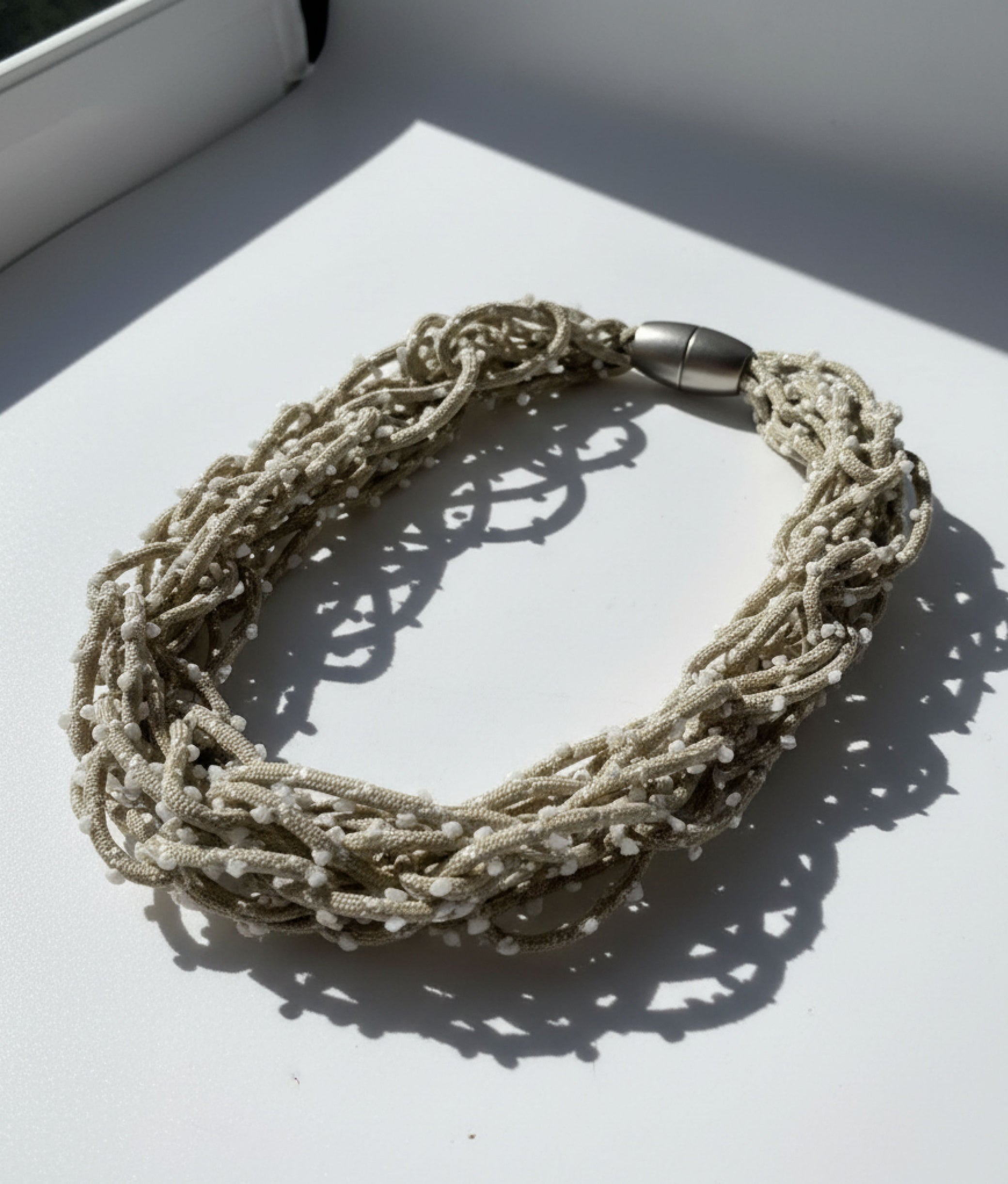 PUNTINATA Beige Necklace