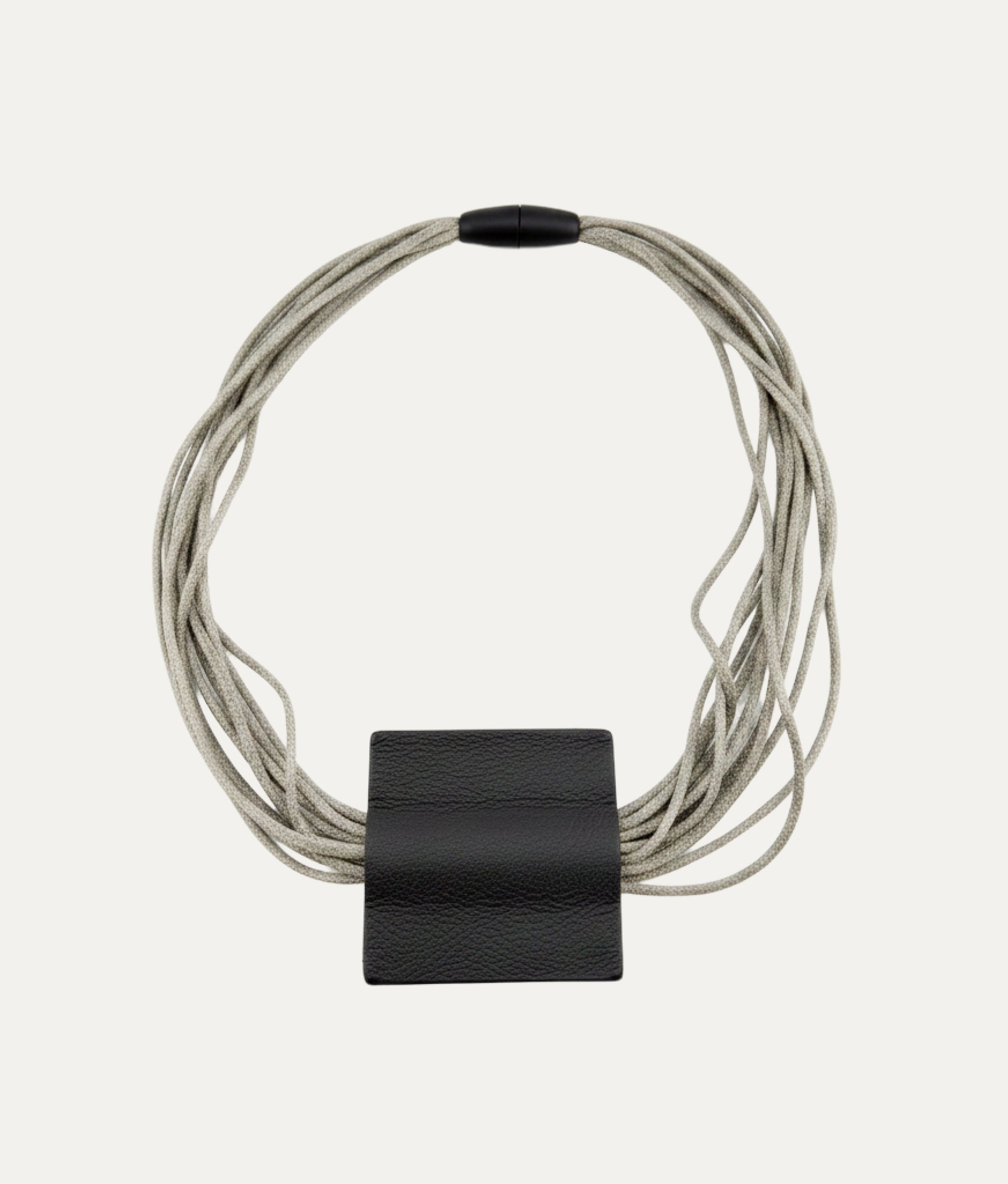 SLIDE STEEL Black Necklace Q.S