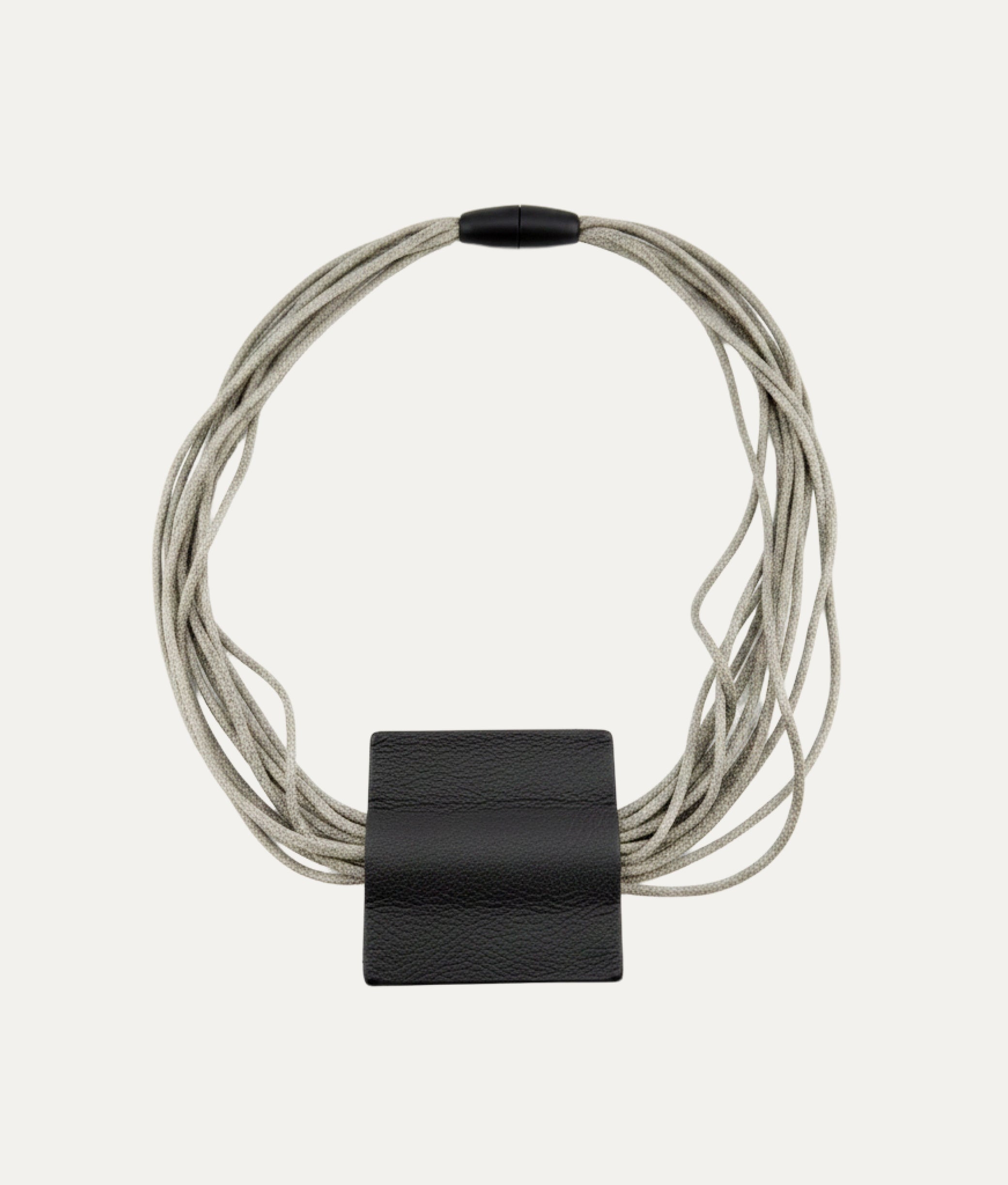 SLIDE STEEL Black Necklace Q.S