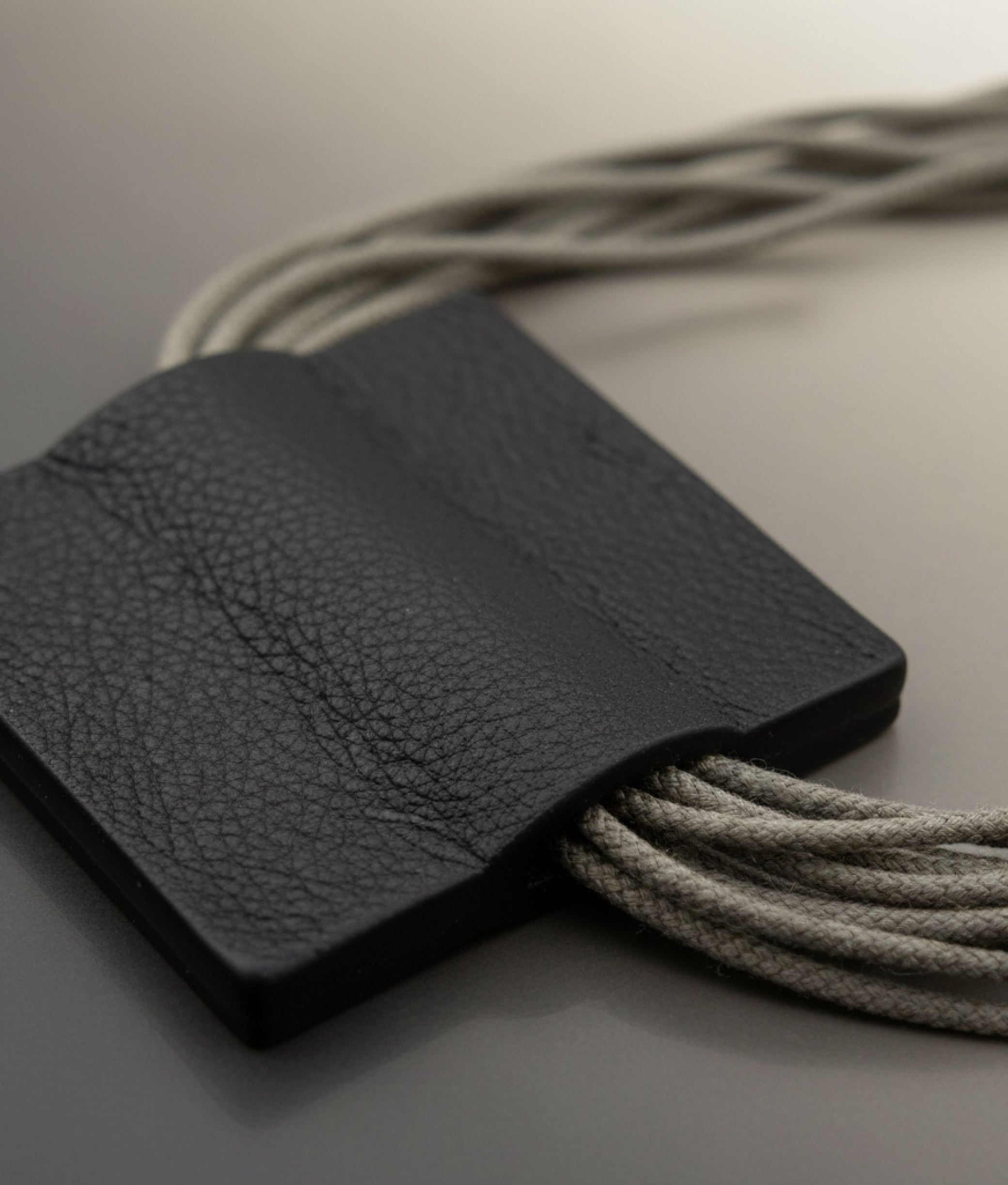 SLIDE STEEL Black Necklace Q.S