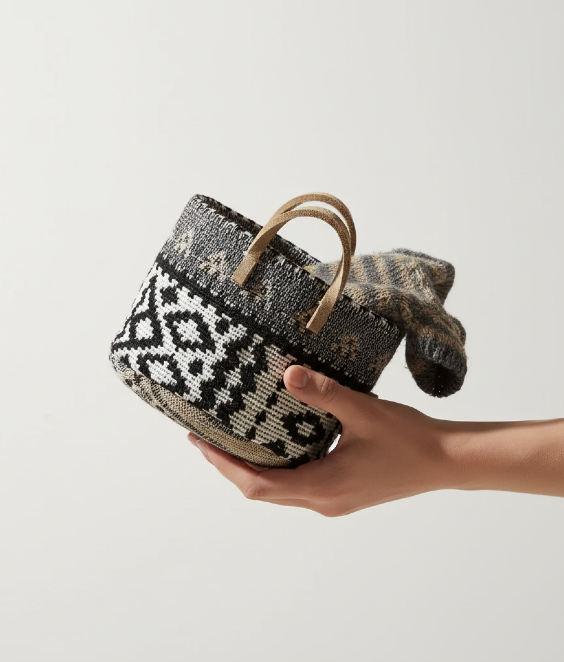Small Basket (Black/Nude)