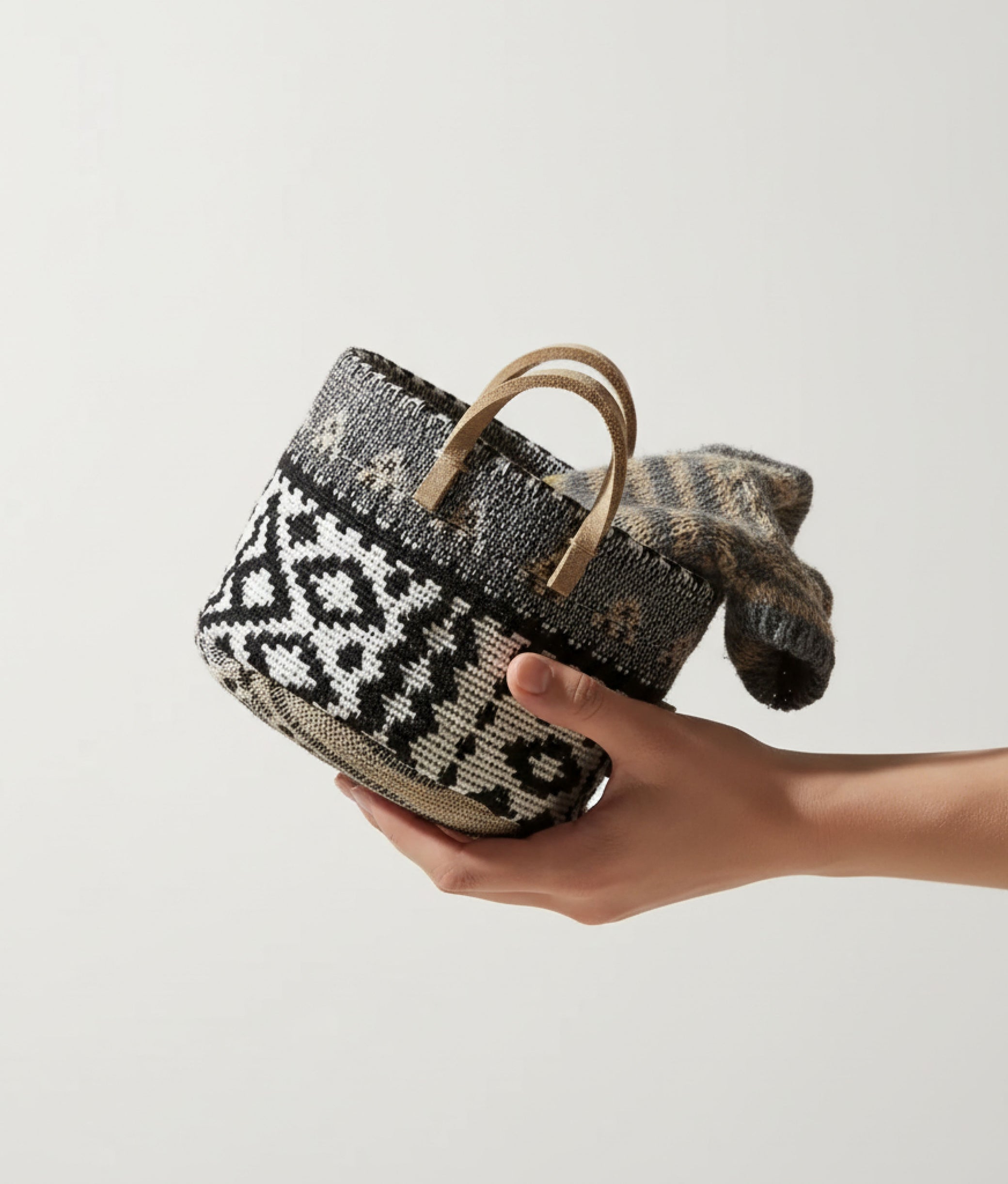 Small Basket (Black/Nude)