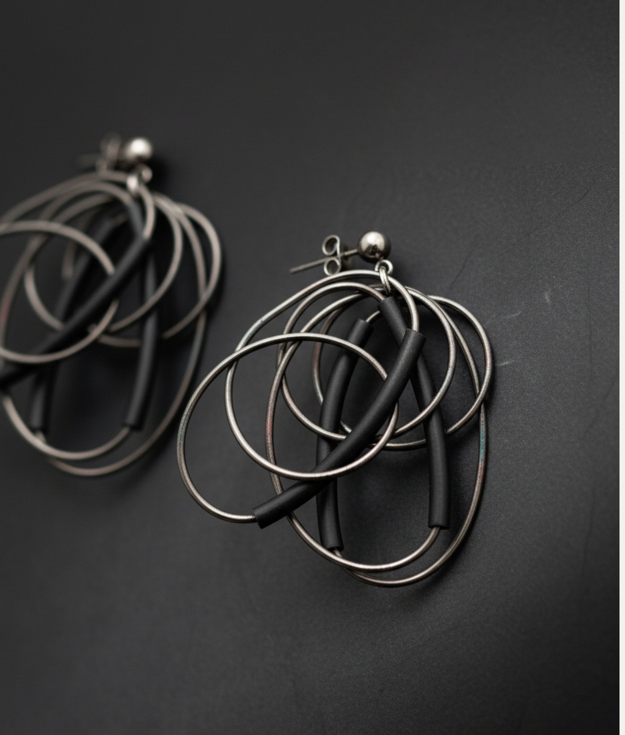 SPIRALINA Titanium Earrings