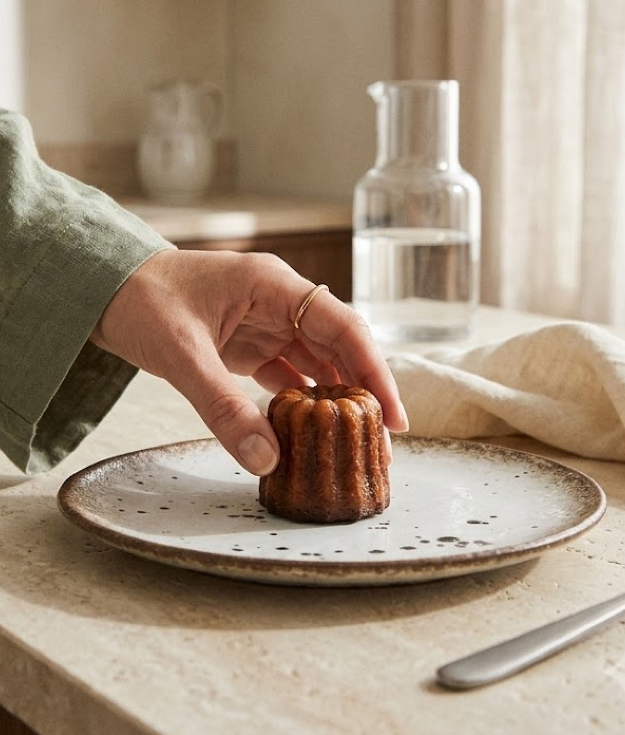 White Brown Stoneware Cake Plate
